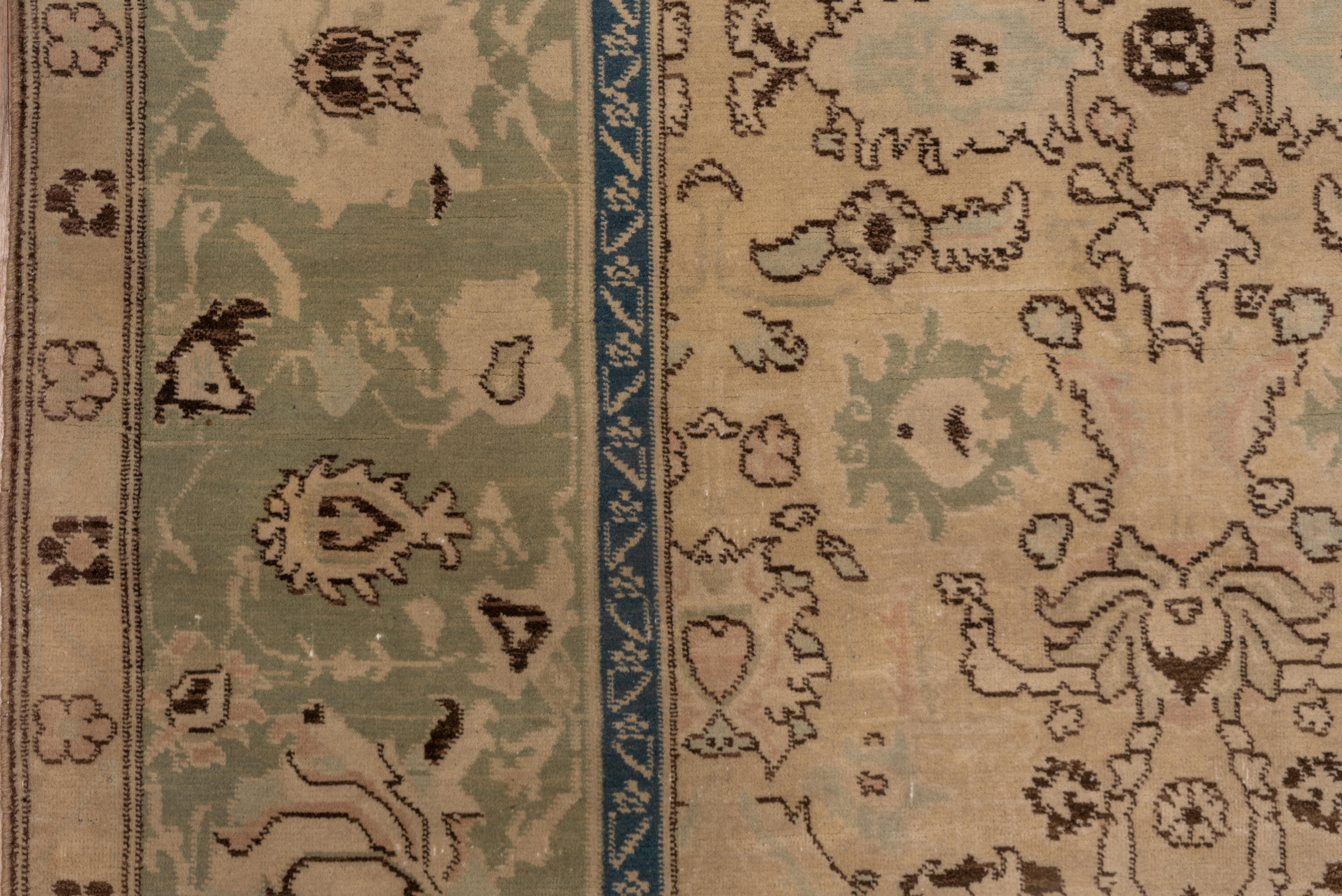 Laine Petit tapis indien ancien Agra, vers les années 1920, palette de couleurs douces en vente