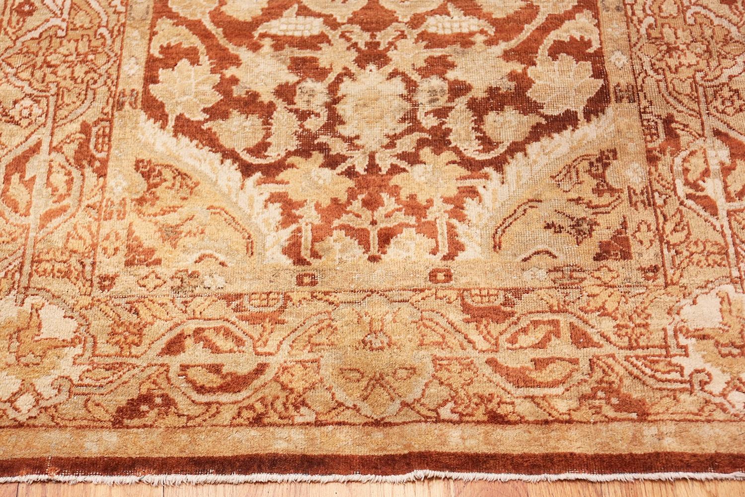 Small and decorative antique Indian Amritsar rug, country of origin: India, date circa early 20th century. Size: 4 ft x 7 ft 2 in (1.22 m x 2.18 m).