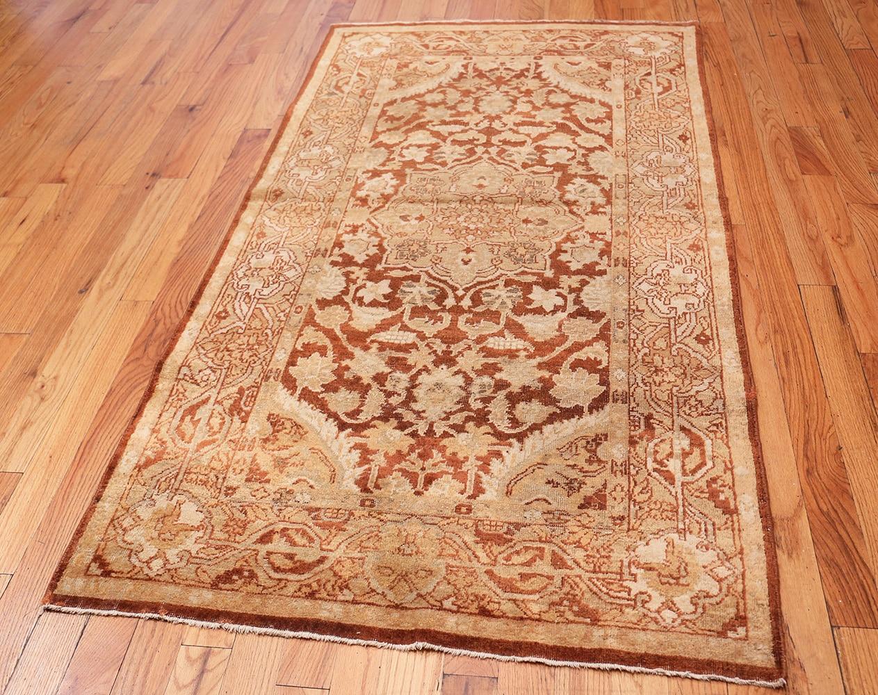 Agra Antique Indian Amritsar Rug. 4 ft x 7 ft 2 in For Sale