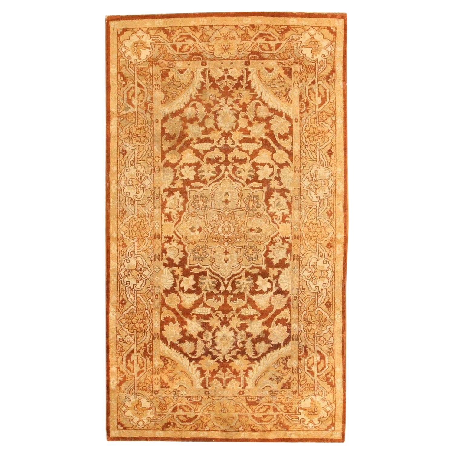 Tapis Amritsar indien ancien. 4 pieds x 7 pieds 2 po.