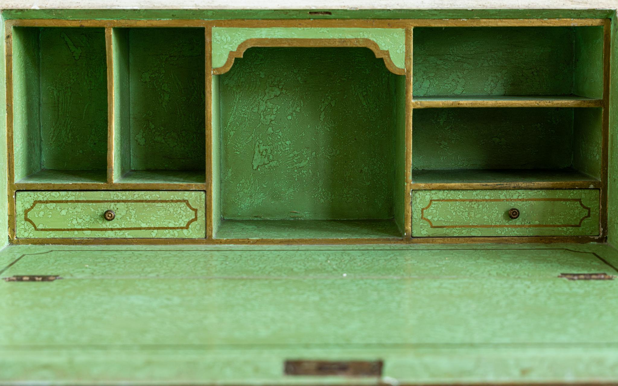 Petit bureau scriban italien ancien à façade tombante peint à la main en Chinoiserie vénitienne en vente 5
