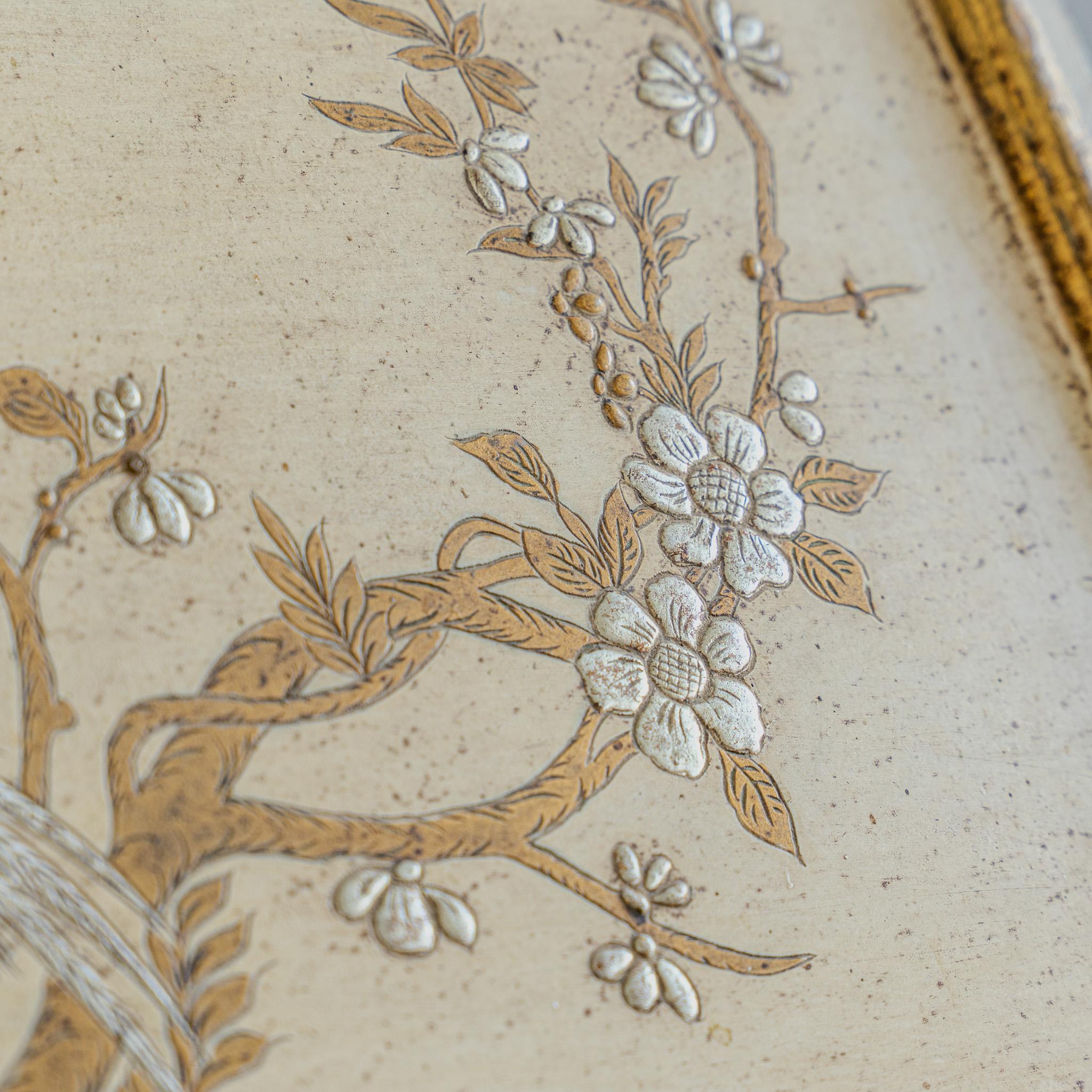 20ième siècle Petit bureau scriban italien ancien à façade tombante peint à la main en Chinoiserie vénitienne en vente