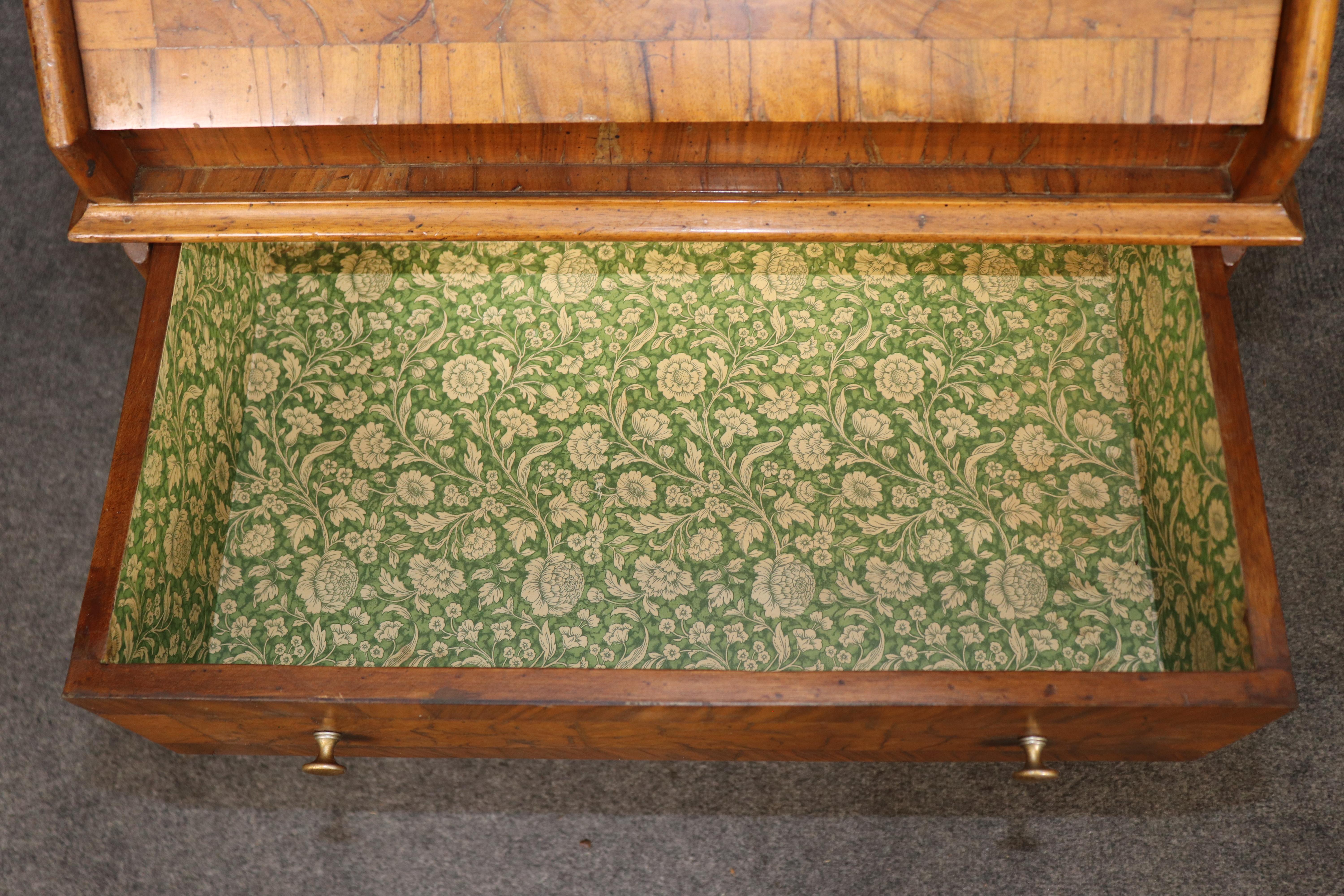Petit bureau secrétaire italien ancien en bois de fruitier C. C. 1930 en vente 5