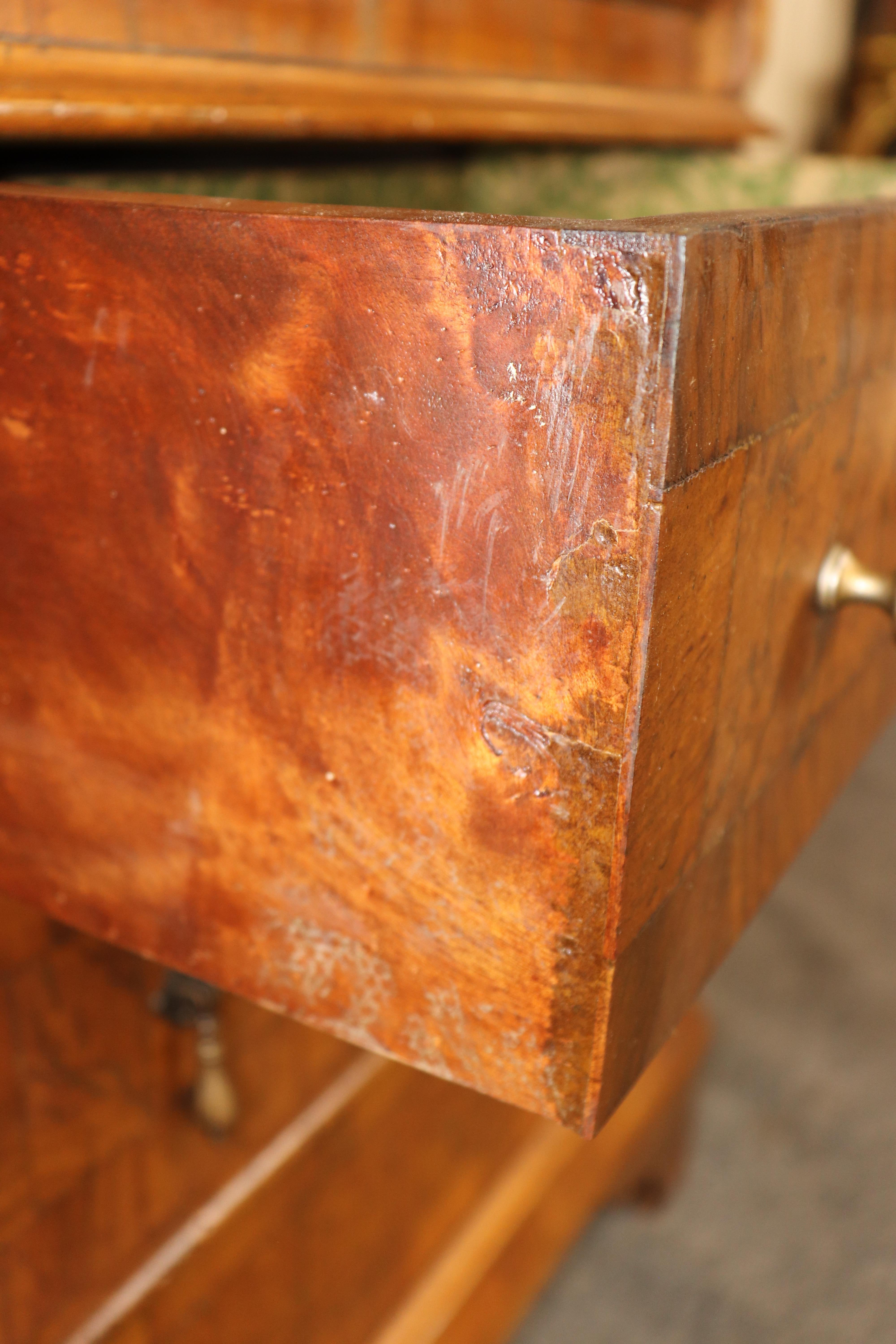 Petit bureau secrétaire italien ancien en bois de fruitier C. C. 1930 en vente 6
