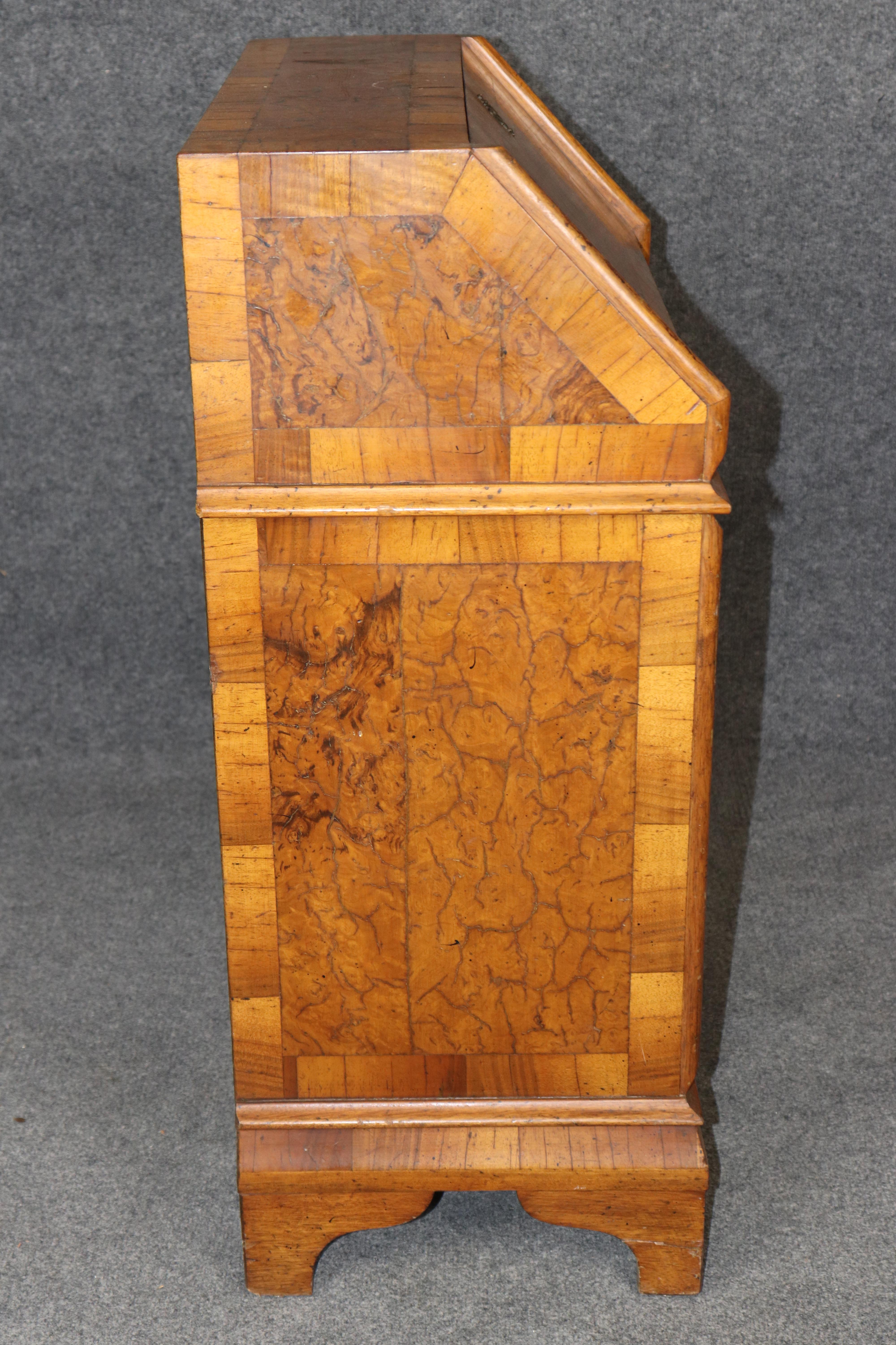 Métal Petit bureau secrétaire italien ancien en bois de fruitier C. C. 1930 en vente