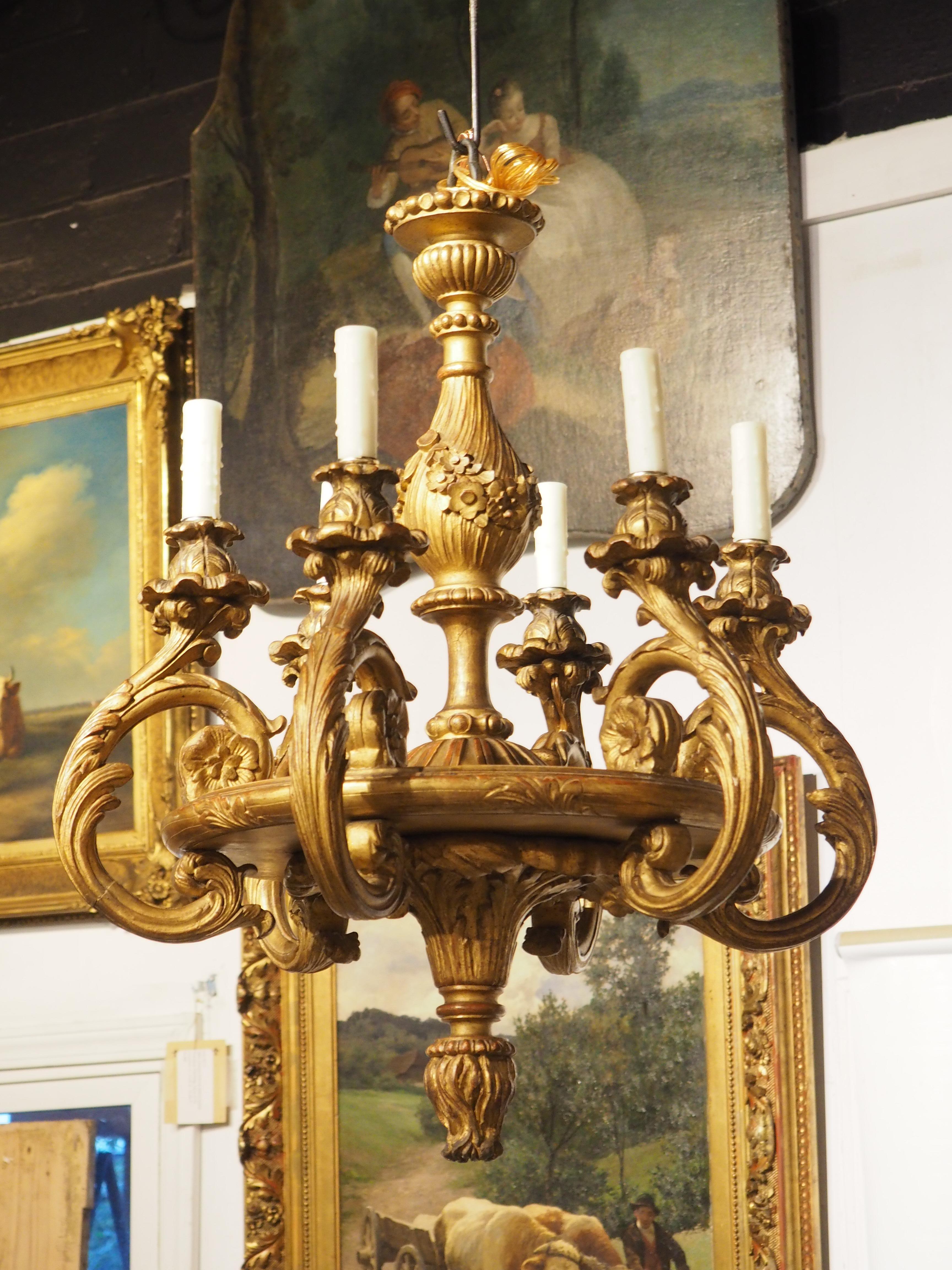 Antiker italienischer 6-Licht-Kronleuchter aus vergoldetem Holz, um 1860 im Angebot 8