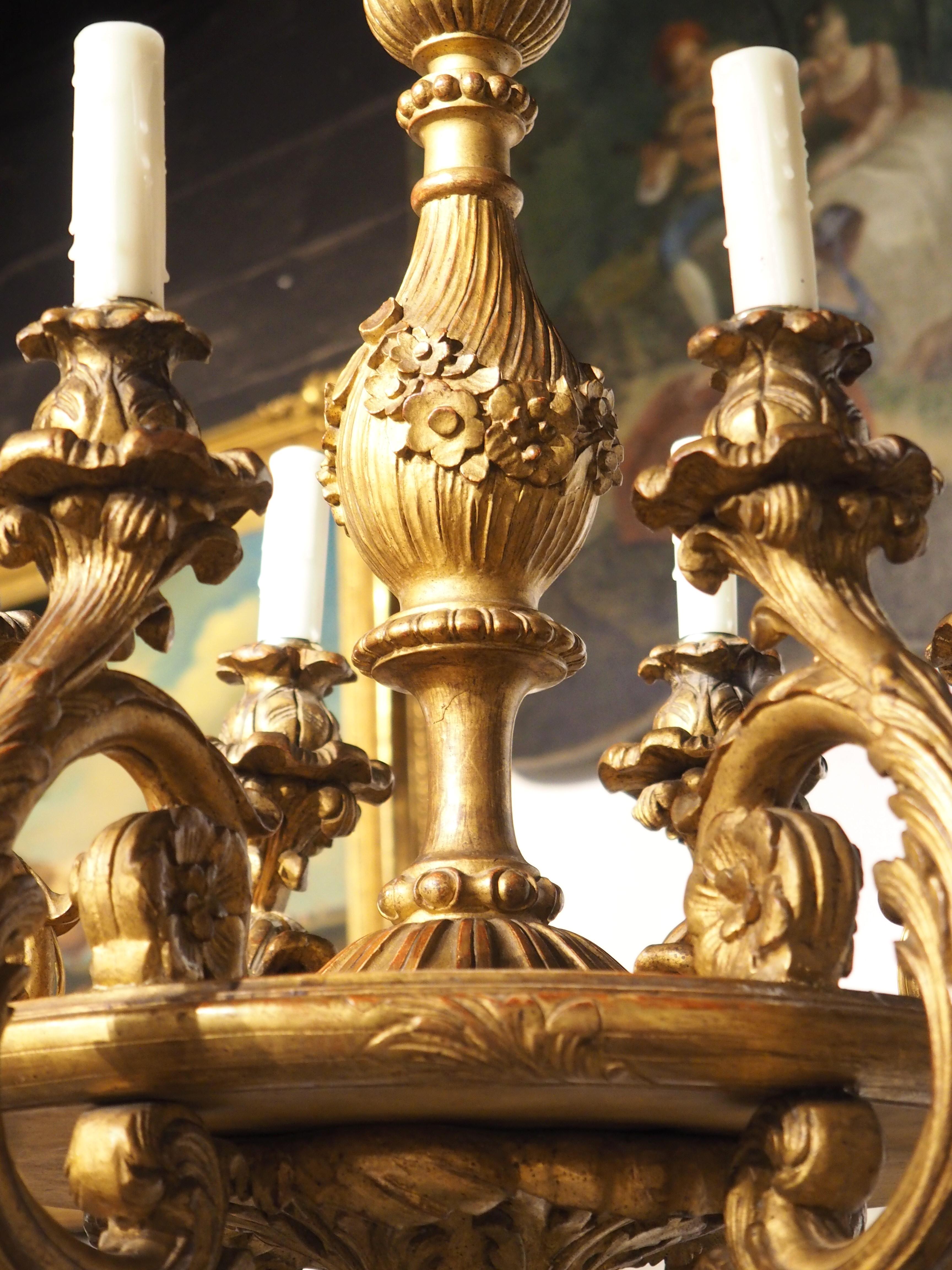 Small Antique Italian Giltwood 6-Light Chandelier, Circa 1860 For Sale 1