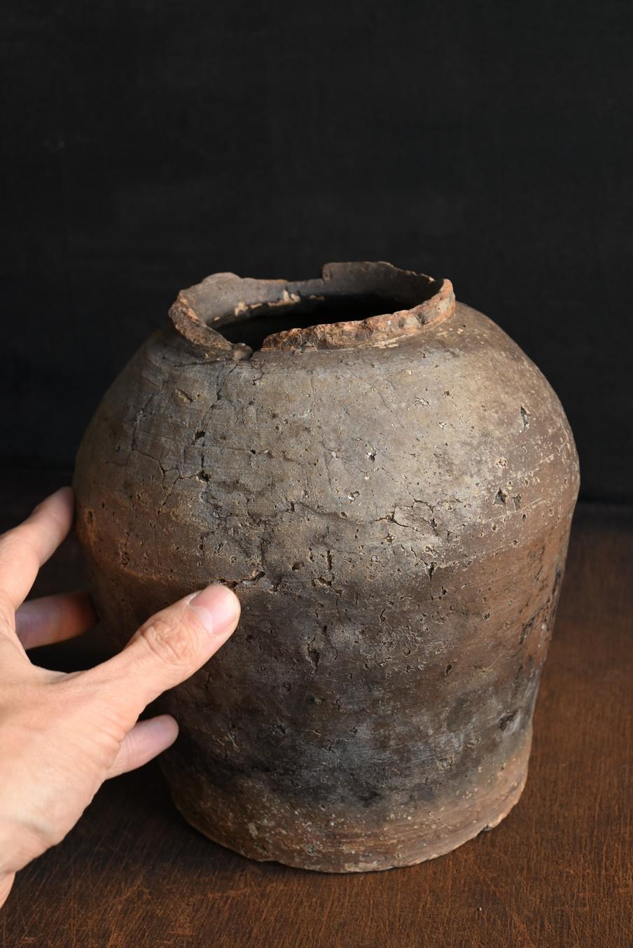 Antike japanische Keramikvase/14. bis 15. Jahrhundert/„Shigaraki-Ware“ (Unglasiert) im Angebot