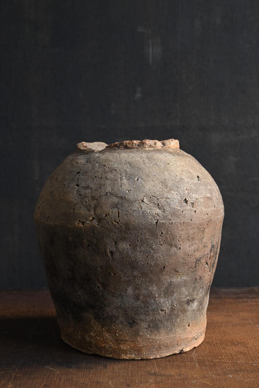 Antike japanische Keramikvase/14. bis 15. Jahrhundert/„Shigaraki-Ware“ (Töpferwaren) im Angebot