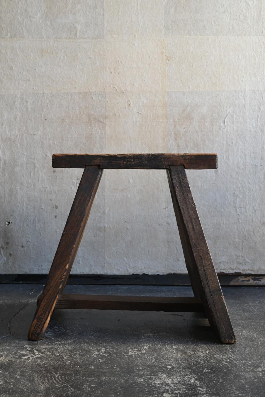 Small antique Japanese wooden stool / 1900-1920 / Tasteful chair 1