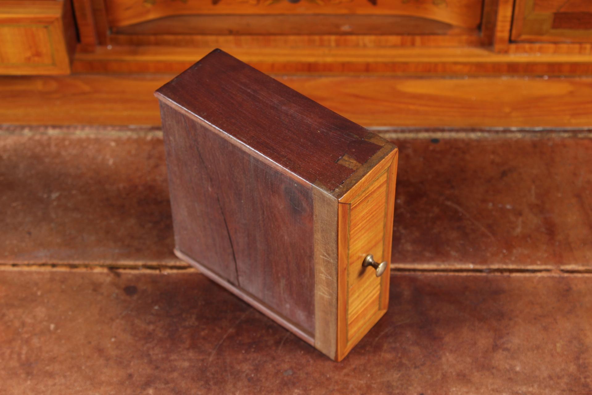 Petit bureau ancien pour dames, secrétaire, dit Bonheur Du Jour, circa 1870 1