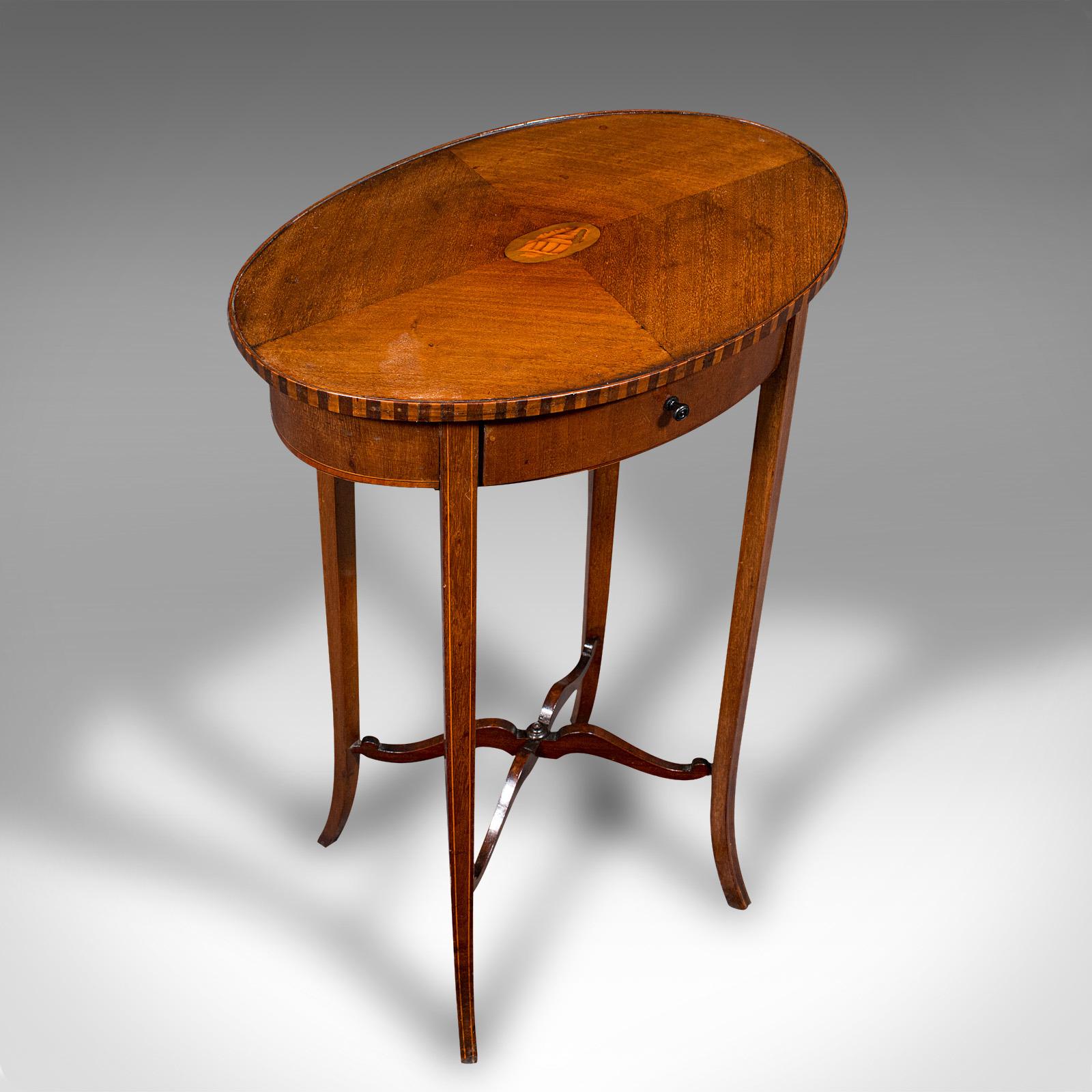 Small Antique Lamp Table, English, Oval, Side, Regency Revival, Edwardian, 1910 In Good Condition In Hele, Devon, GB