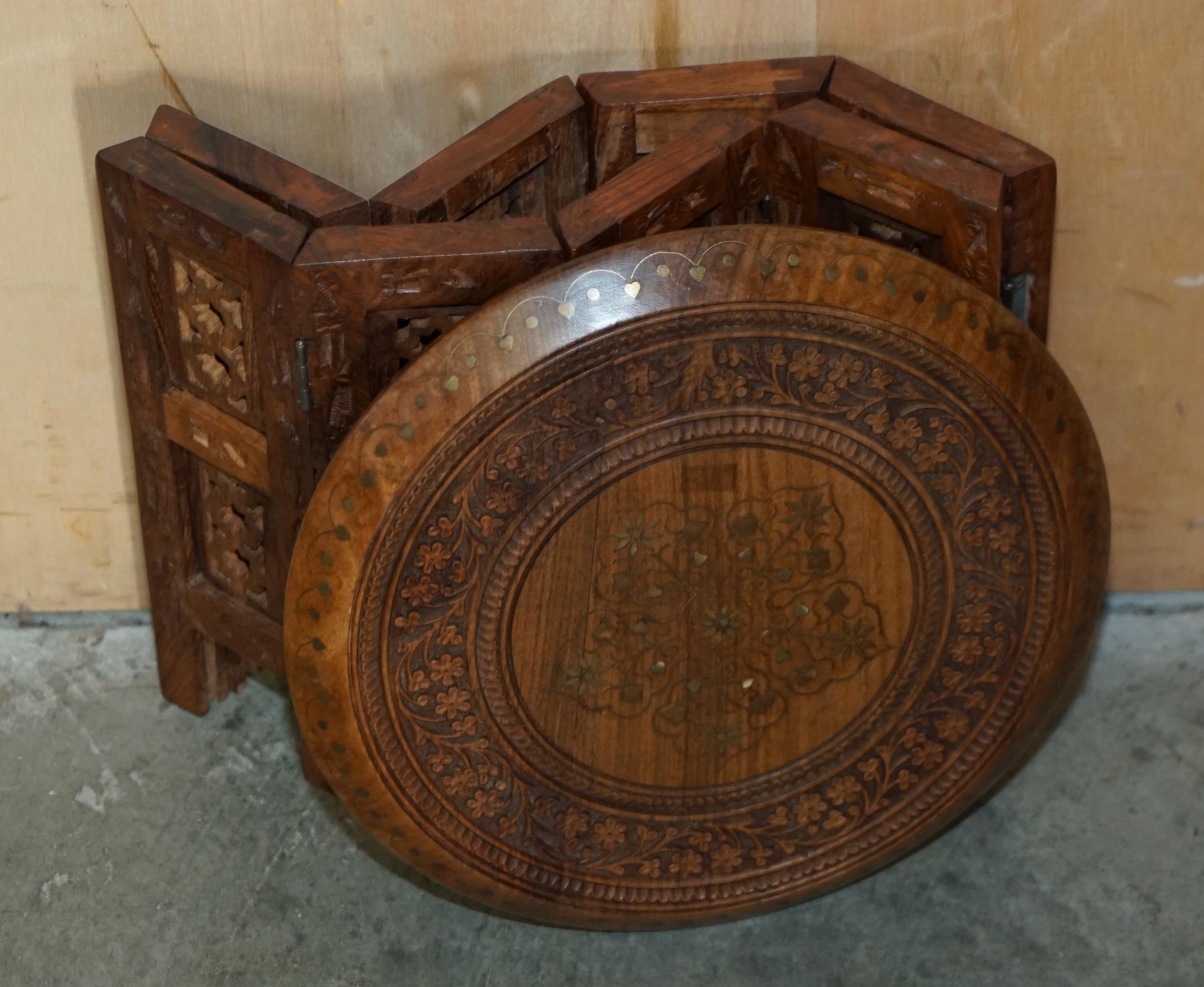 PEQUEÑA MESA PLEGABLE ANTIGUA LIBERTY LONDON CIR 1880 INLAiD SIRIA TALLADA A MANO 2