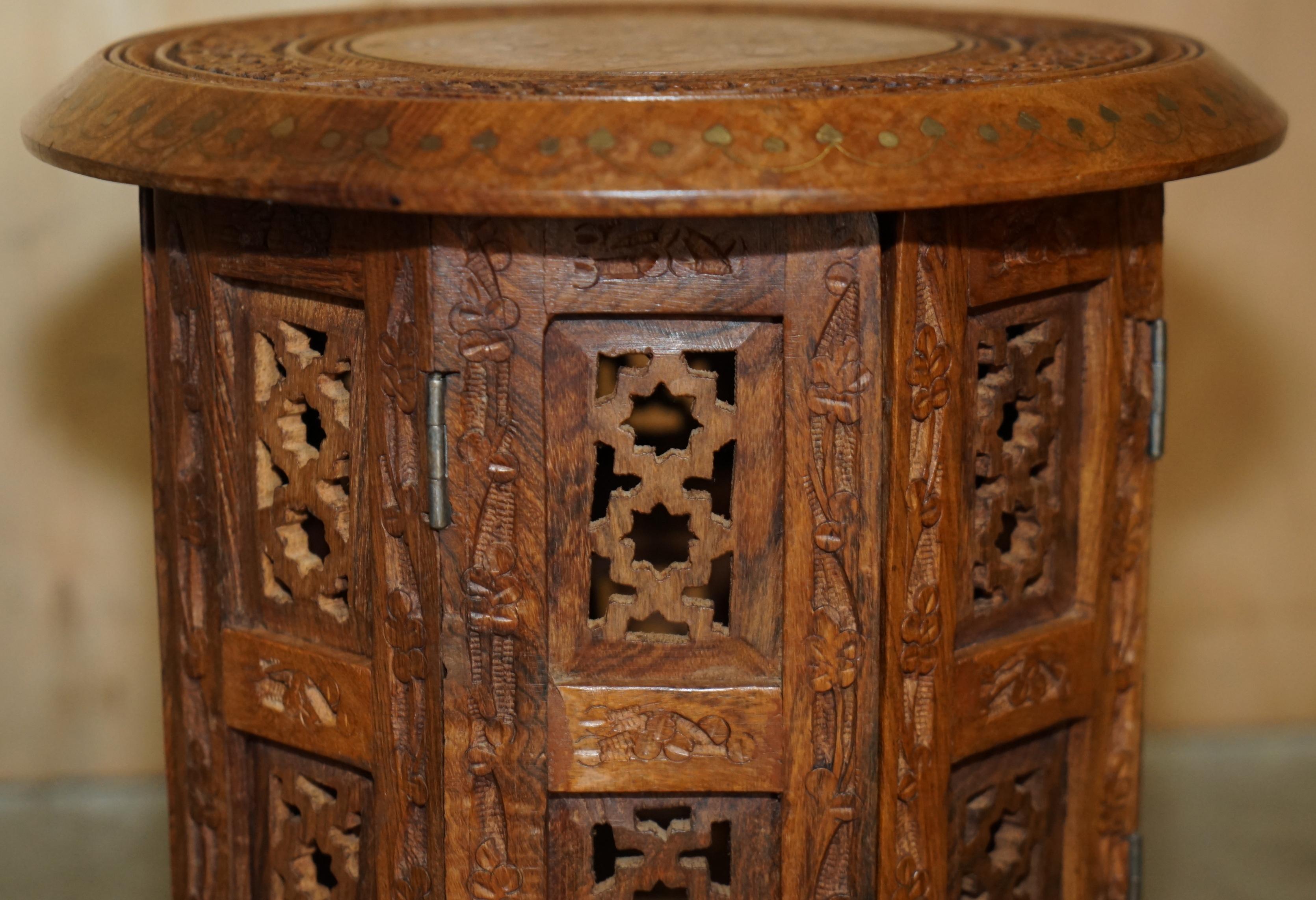 PEQUEÑA MESA PLEGABLE ANTIGUA LIBERTY LONDON CIR 1880 INLAiD SIRIA TALLADA A MANO Madera dura