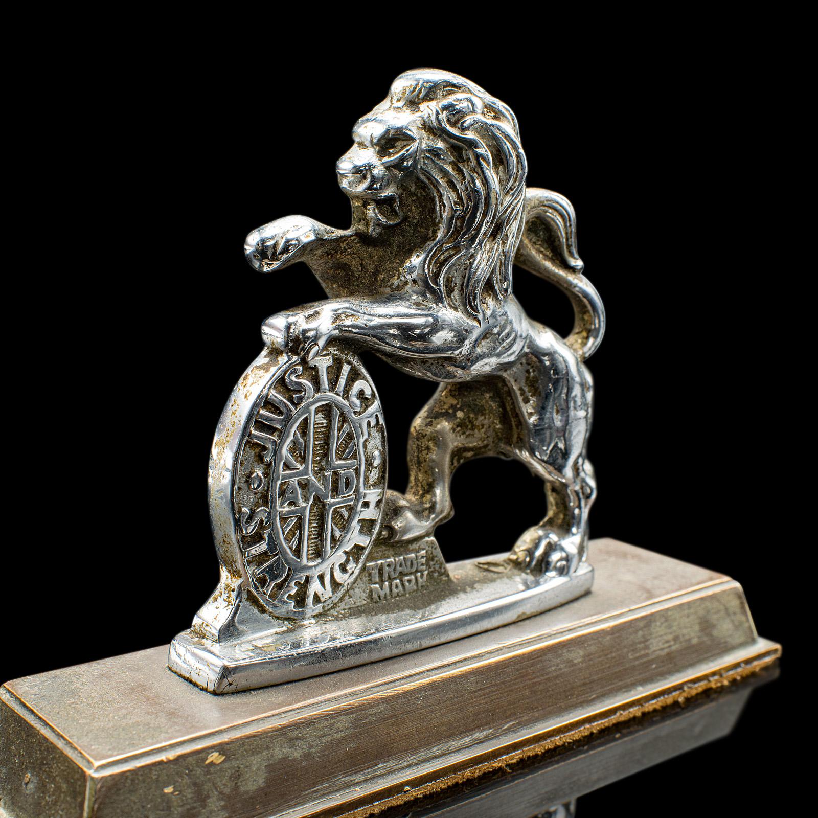 20ième siècle Petit presse-papier Lion ancien, anglais, figure animale, patriotique, mascotte de gril en vente