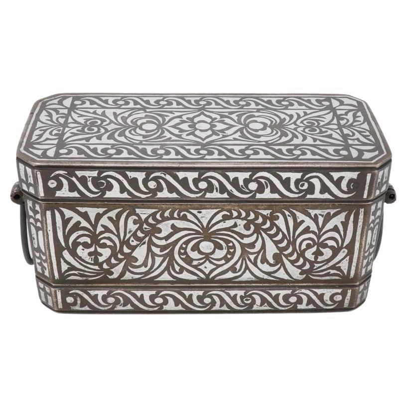 Petite boîte de noix de bétel ancienne de Maranao, Mindanao, Philippines