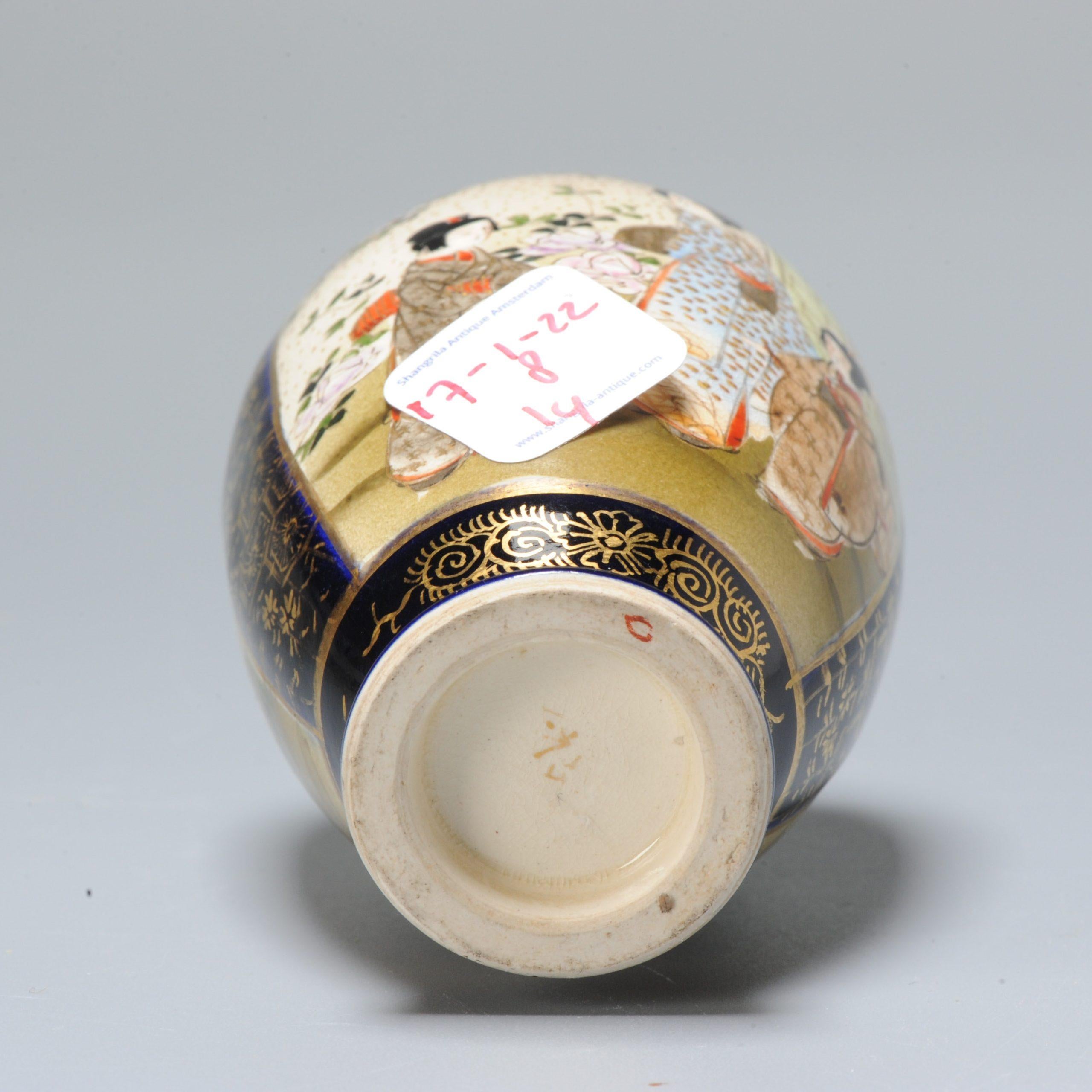 Small Antique Meiji Period Japanese Satsuma Vase with Mark In Good Condition For Sale In Amsterdam, Noord Holland