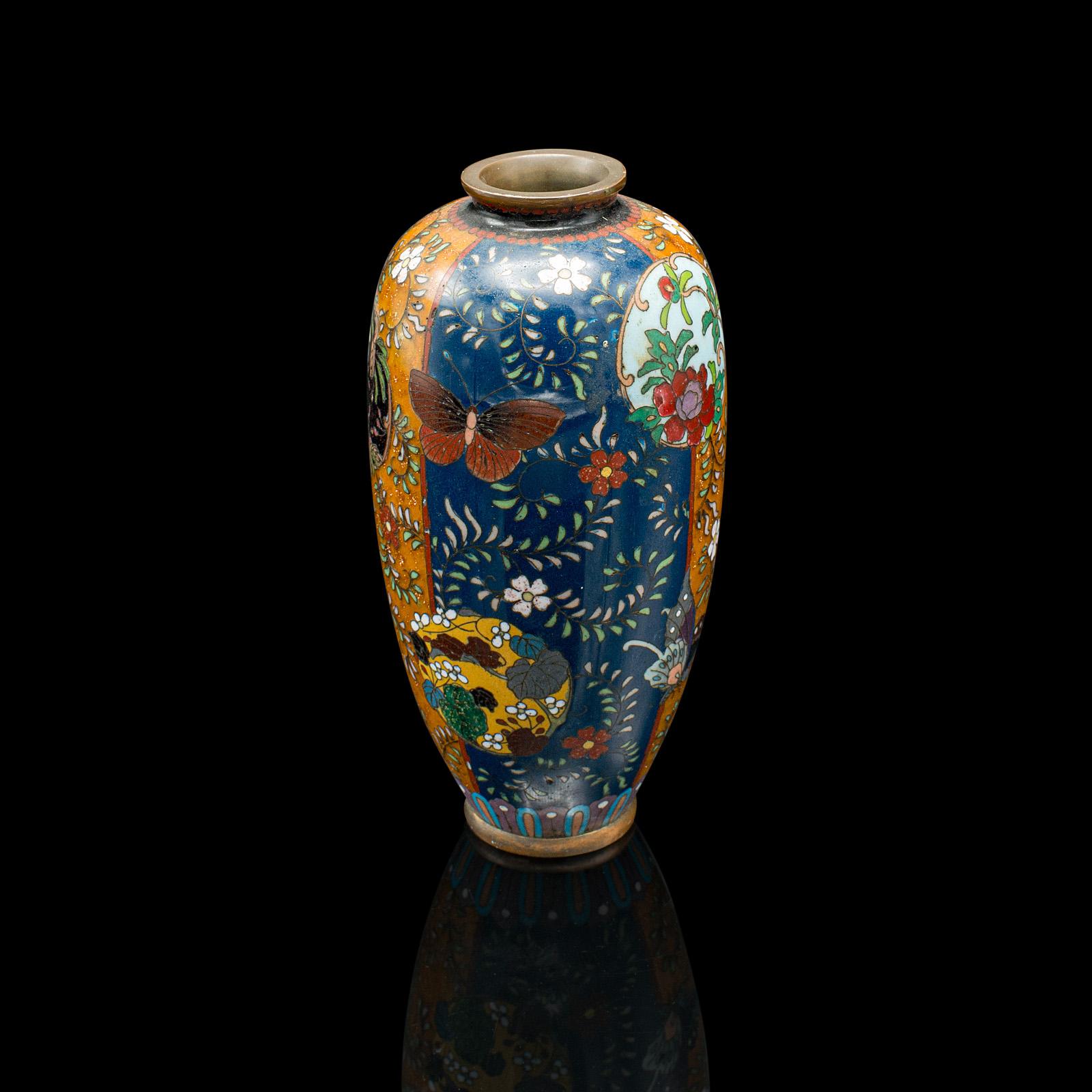 Small Antique Meiji Posy Vase, Japanese, Nagoya Cloisonne Urn, Victorian, C.1900 In Good Condition For Sale In Hele, Devon, GB