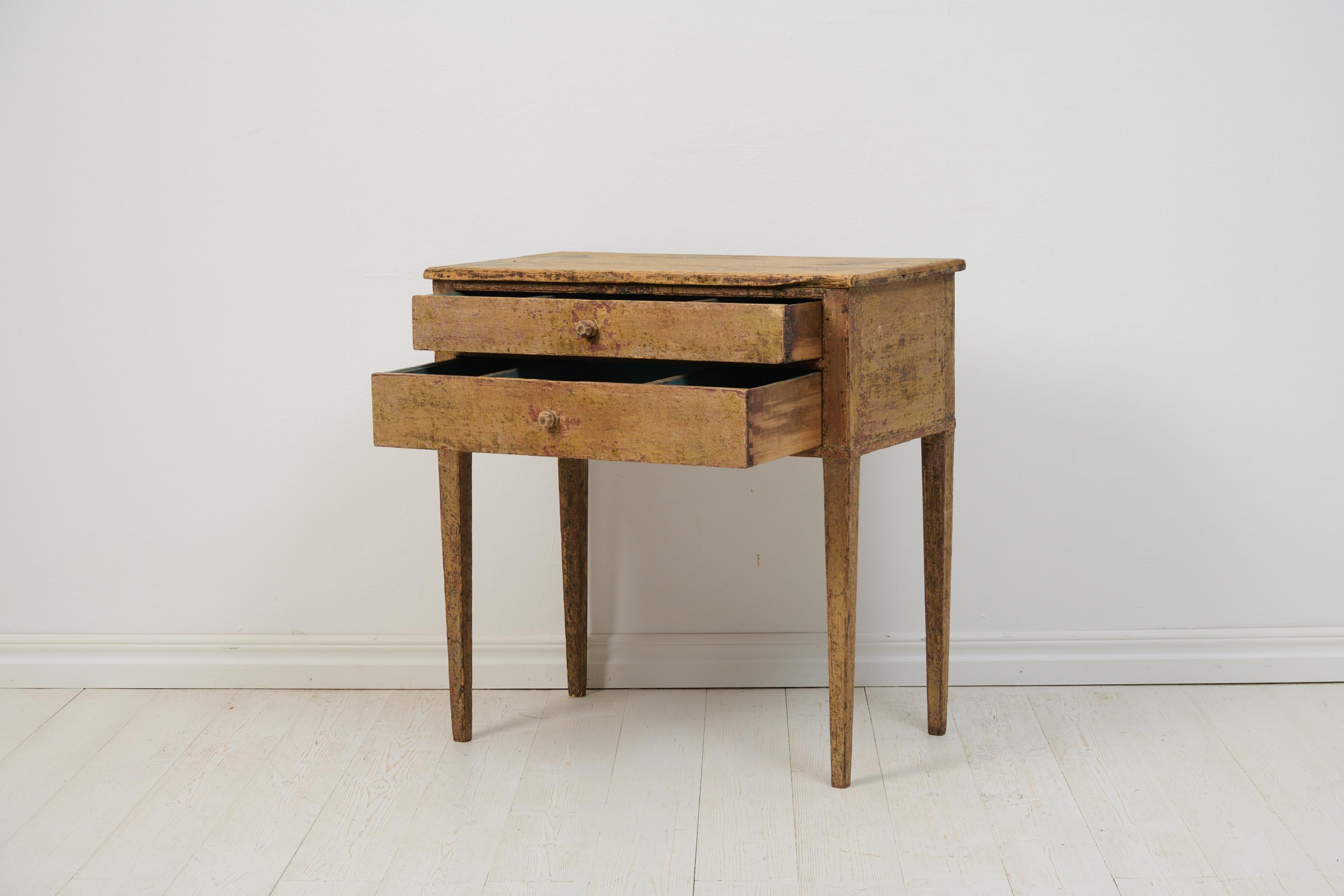 Small Antique Northern Swedish Gustavian Neoclassical Side Table In Good Condition In Kramfors, SE