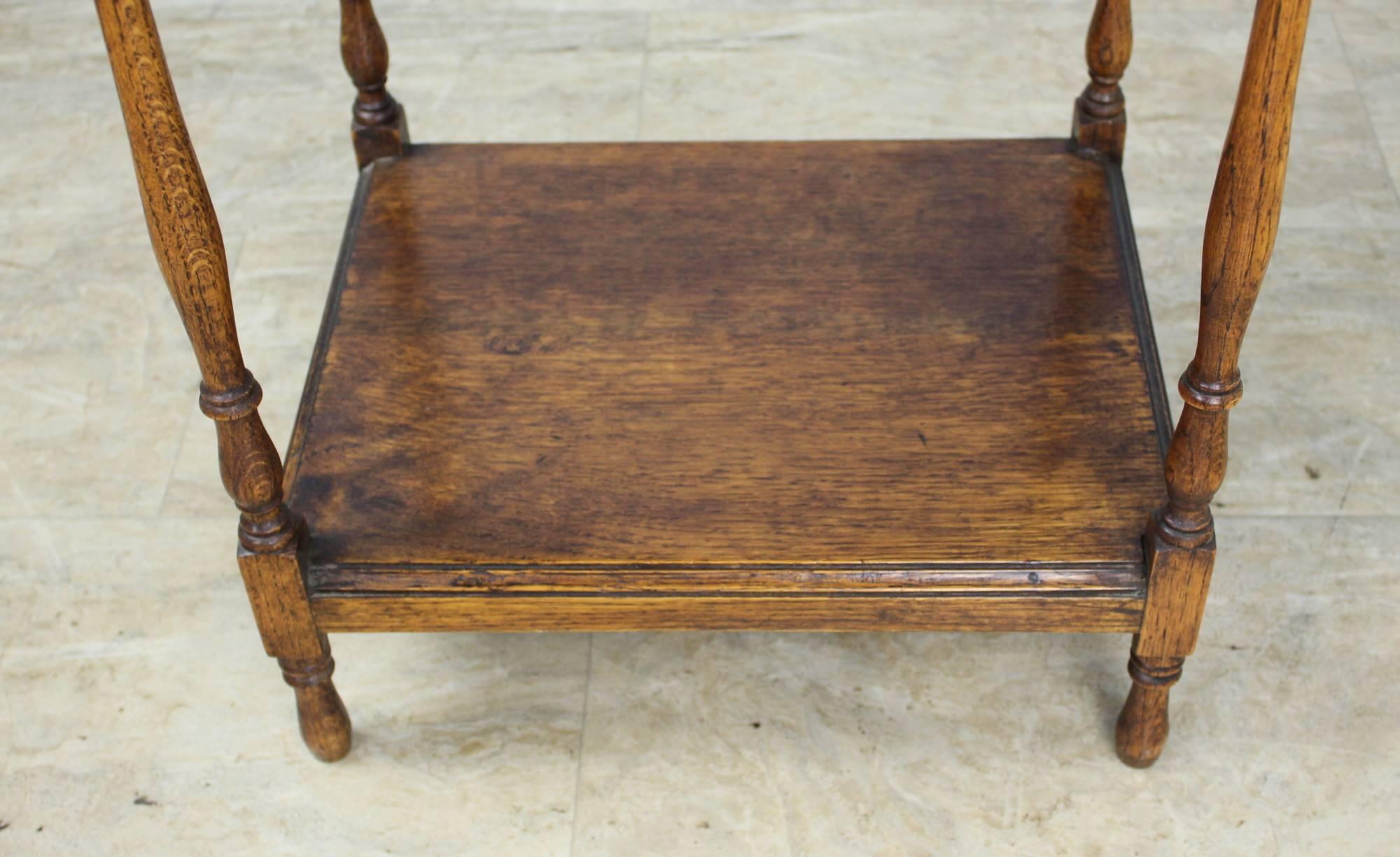 Small Antique Oak Side Table In Good Condition In Port Chester, NY