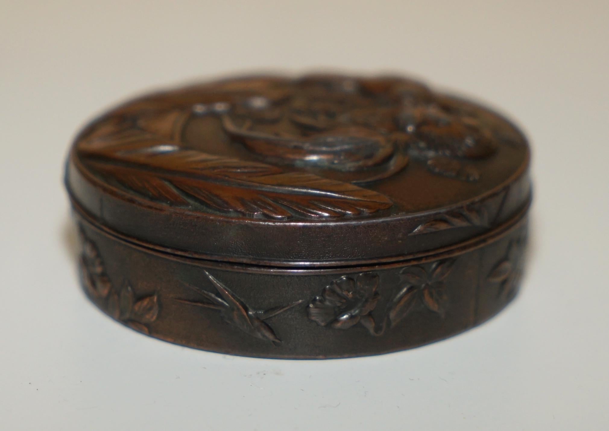 Hand-Carved SMALL ANTIQUE ORIENTAL COPPER & BRONZE REPOUSSE JEWELLERY BOX DEPICTING CHICKENs For Sale