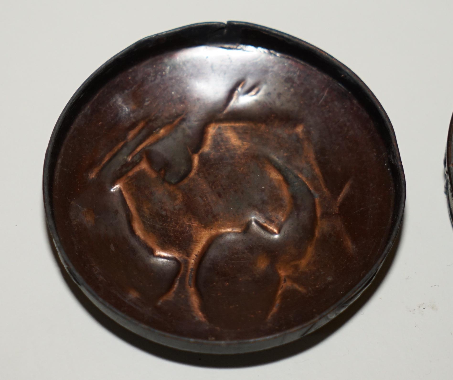 Wood SMALL ANTIQUE ORIENTAL COPPER & BRONZE REPOUSSE JEWELLERY BOX DEPICTING CHICKENs For Sale