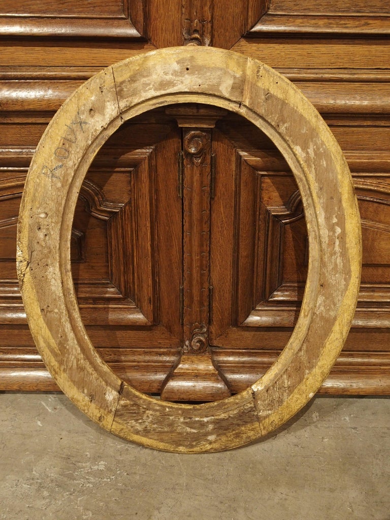 Small Antique Oval Giltwood Frame from Paris, 17th Century at 1stDibs