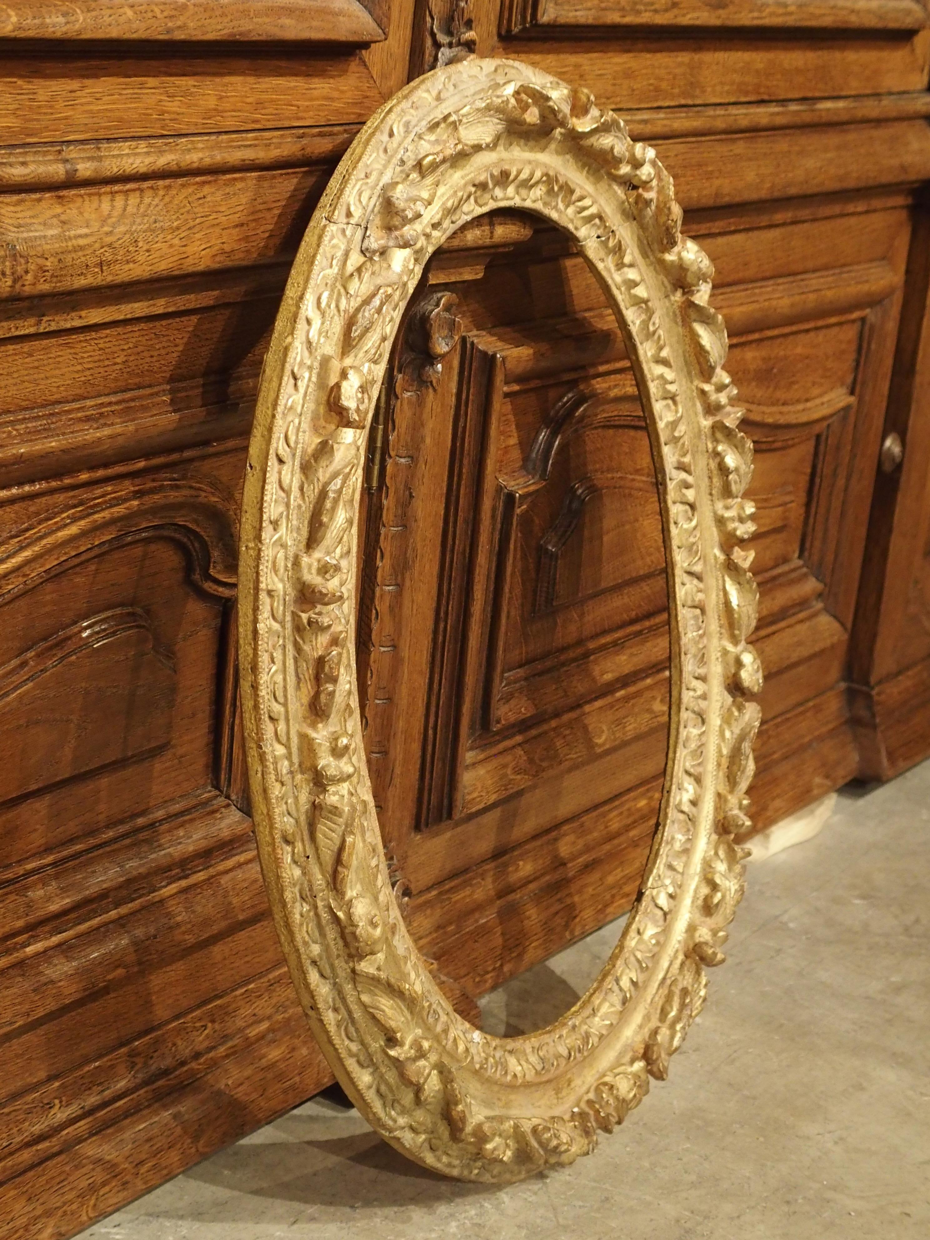 Wood Small Antique Oval Giltwood Frame from Paris, 17th Century
