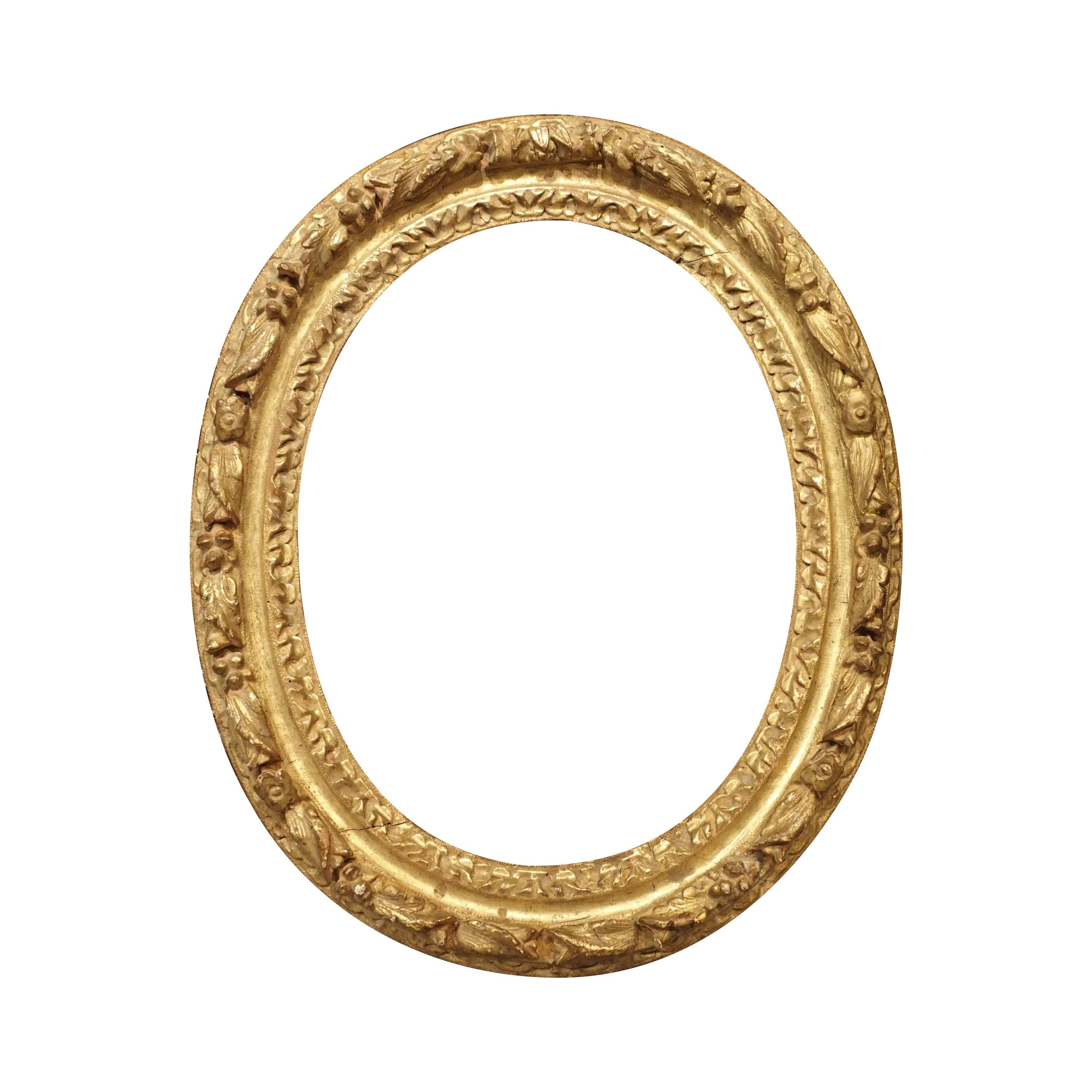 Small Antique Oval Giltwood Frame from Paris, 17th Century