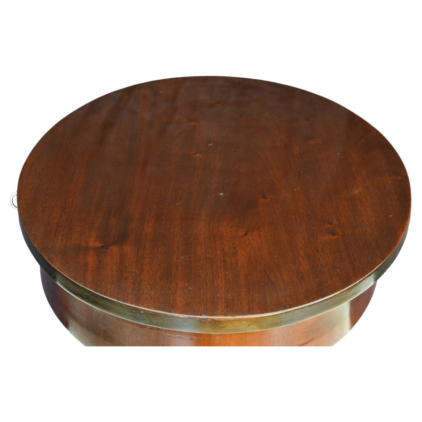 Small Antique Oval Pedestal Table or Work Table in Dark-Stained Mahogany For Sale 4