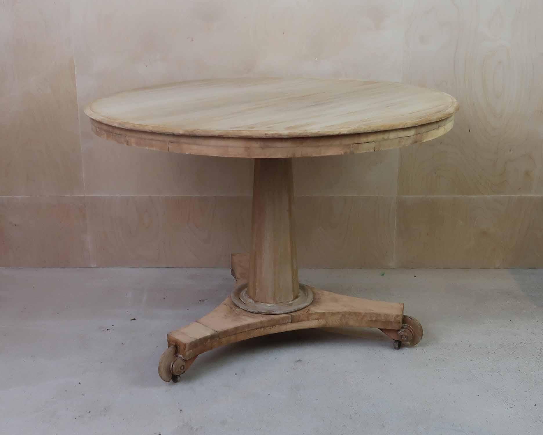 Blanchi Petite table ronde blanchie de style palladien ancien, anglaise, vers 1835 en vente
