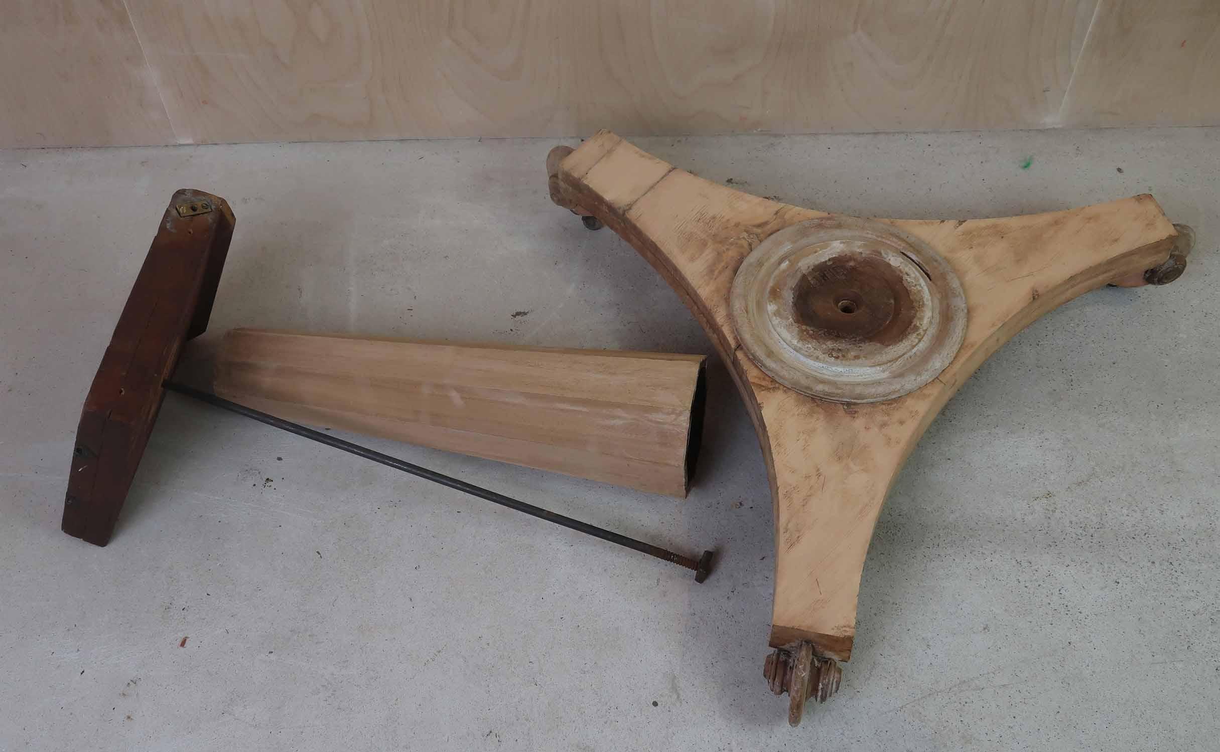 Petite table ronde blanchie de style palladien ancien, anglaise, vers 1835 en vente 2