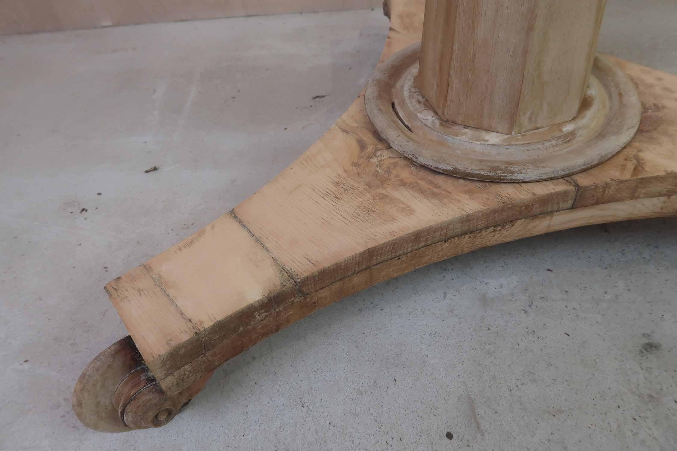 Bois Petite table ronde blanchie de style palladien ancien, anglaise, vers 1835 en vente