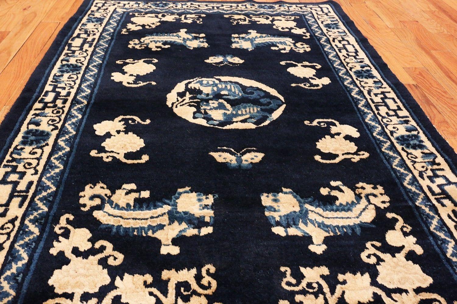 Small Antique Peking Foo Dog Chinese Rug. Size: 4 ft 1 in x 6 ft 6 in In Excellent Condition In New York, NY