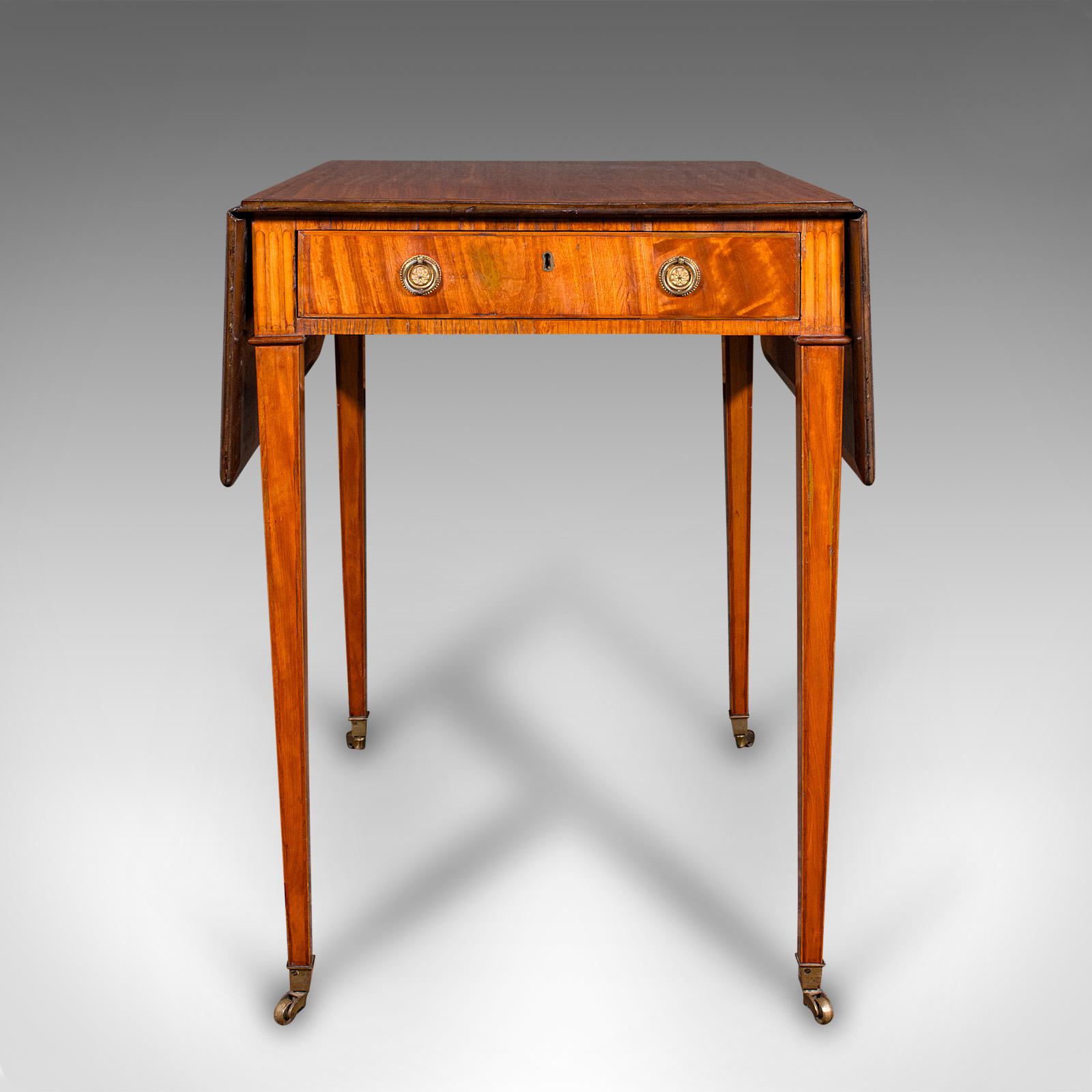Britannique Petite table ancienne Pembroke, bois de satin anglais, occasionnelle, Williamson, Regency en vente