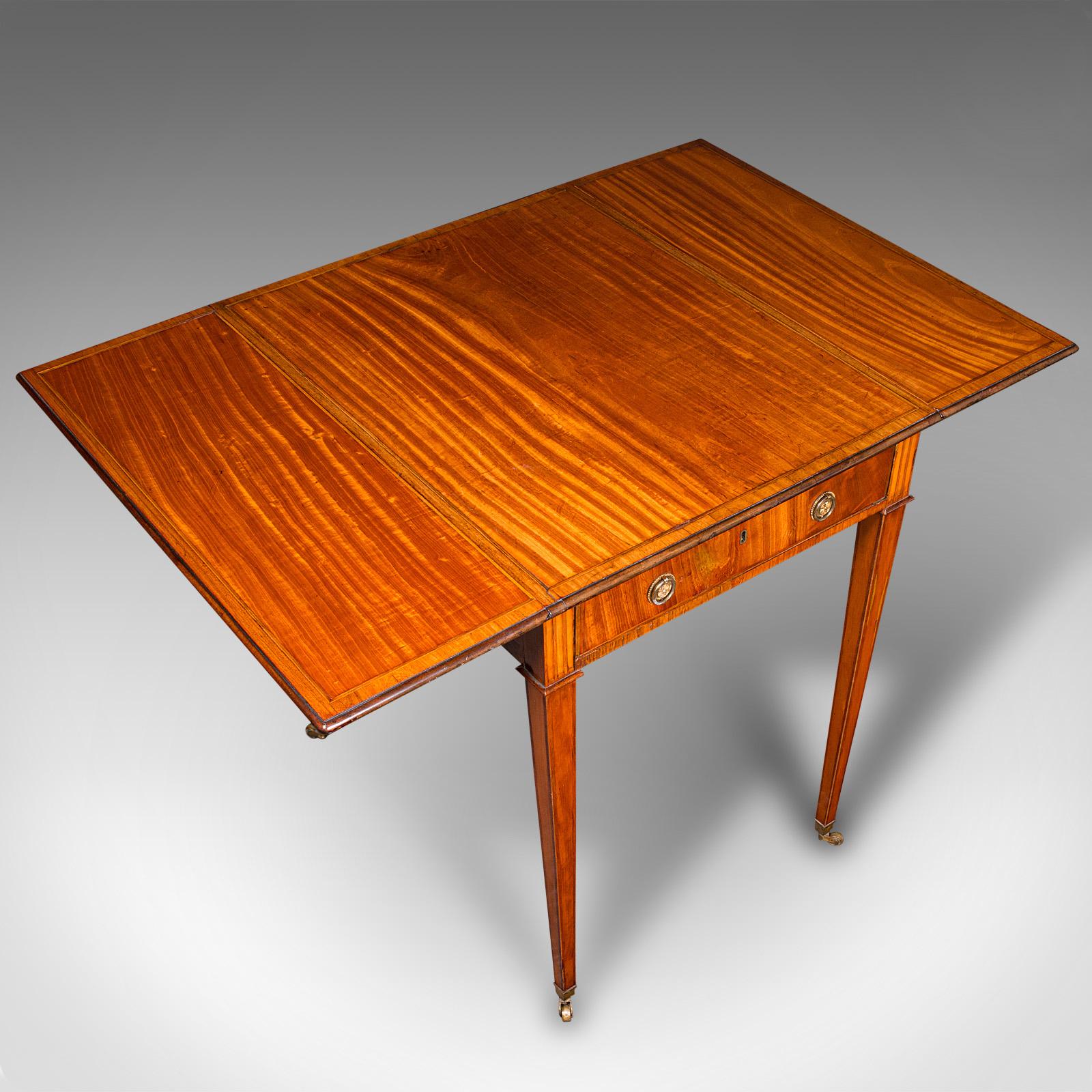 Petite table ancienne Pembroke, bois de satin anglais, occasionnelle, Williamson, Regency en vente 2