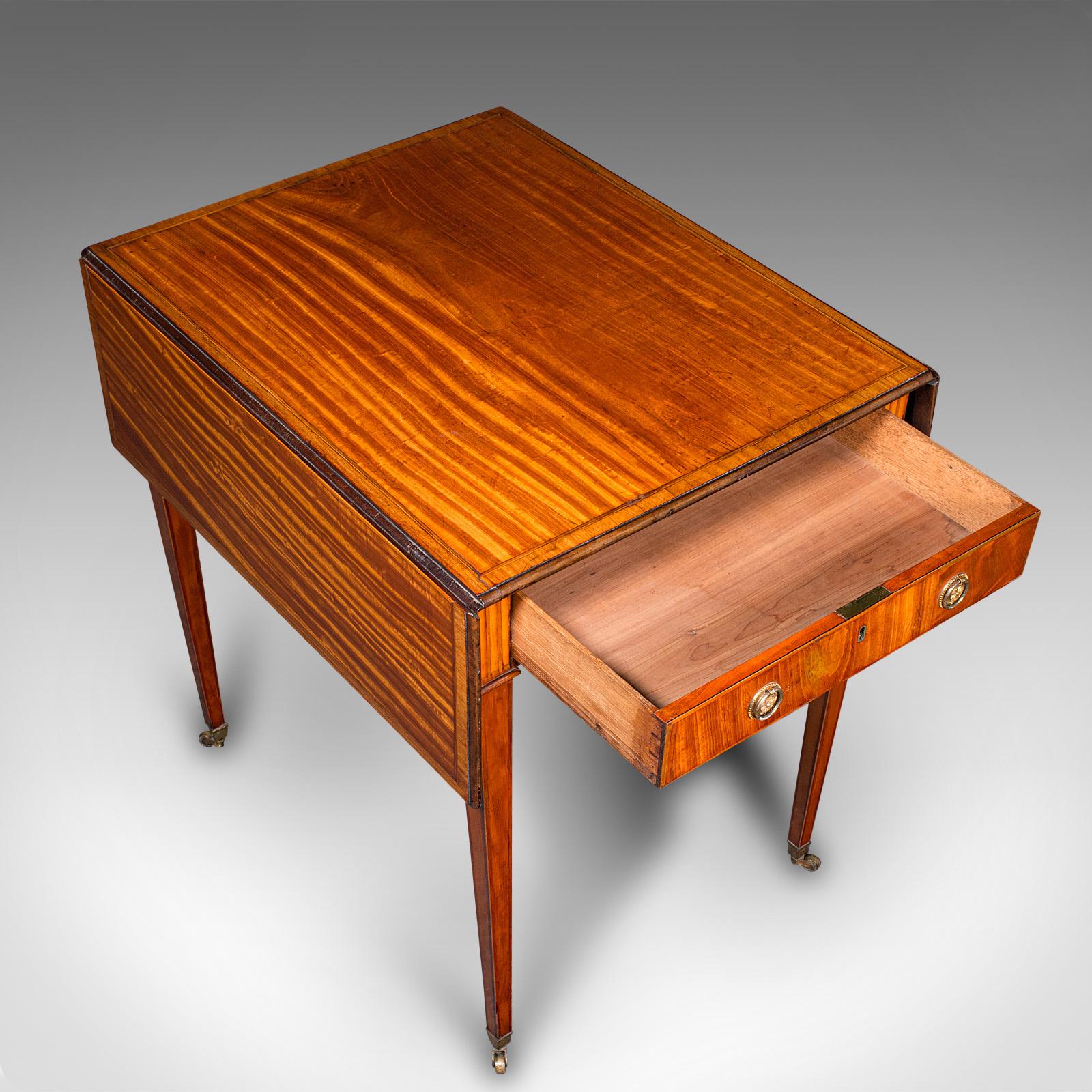 Petite table ancienne Pembroke, bois de satin anglais, occasionnelle, Williamson, Regency en vente 3