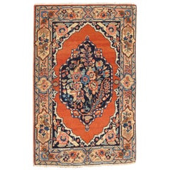 Petit tapis persan ancien de Tabriz à motifs floraux ornés en orange brûlé