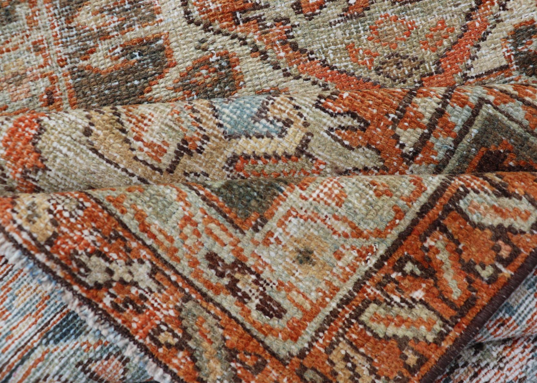Kleiner antiker persischer Karadjeh-Teppich mit ganzflächigem subgeometrischem Medaillon-Design im Angebot 3