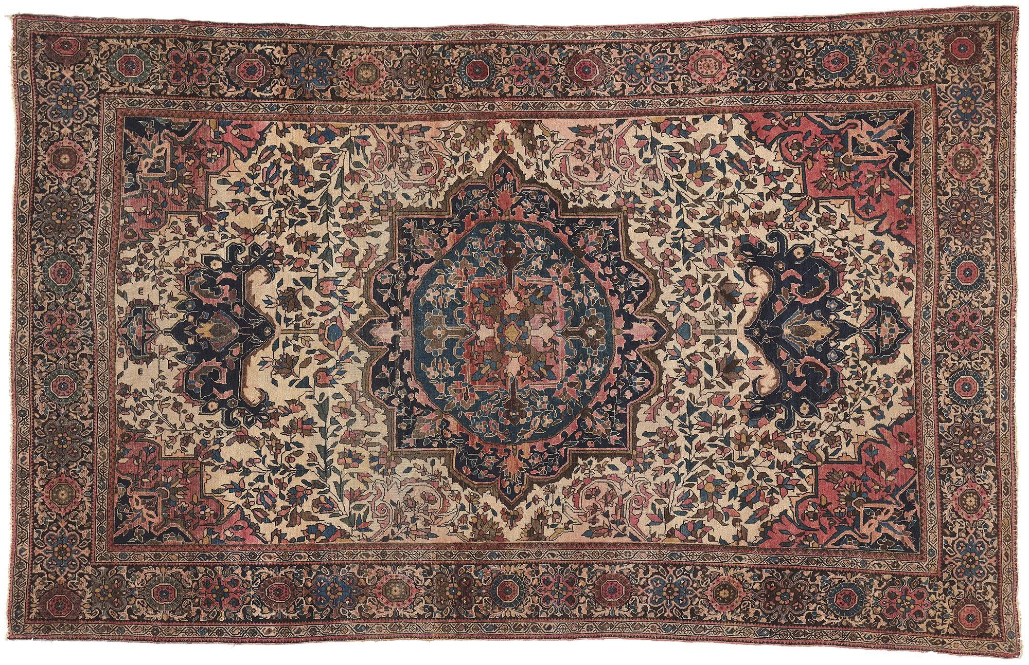 Small Antique Persian Sarouk Rug, Timeless Style Meets Enduring Charm For Sale 3