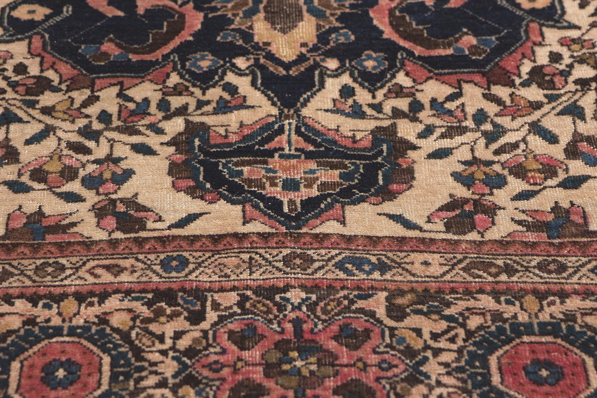 Small Antique Persian Sarouk Rug, Timeless Style Meets Enduring Charm In Good Condition For Sale In Dallas, TX
