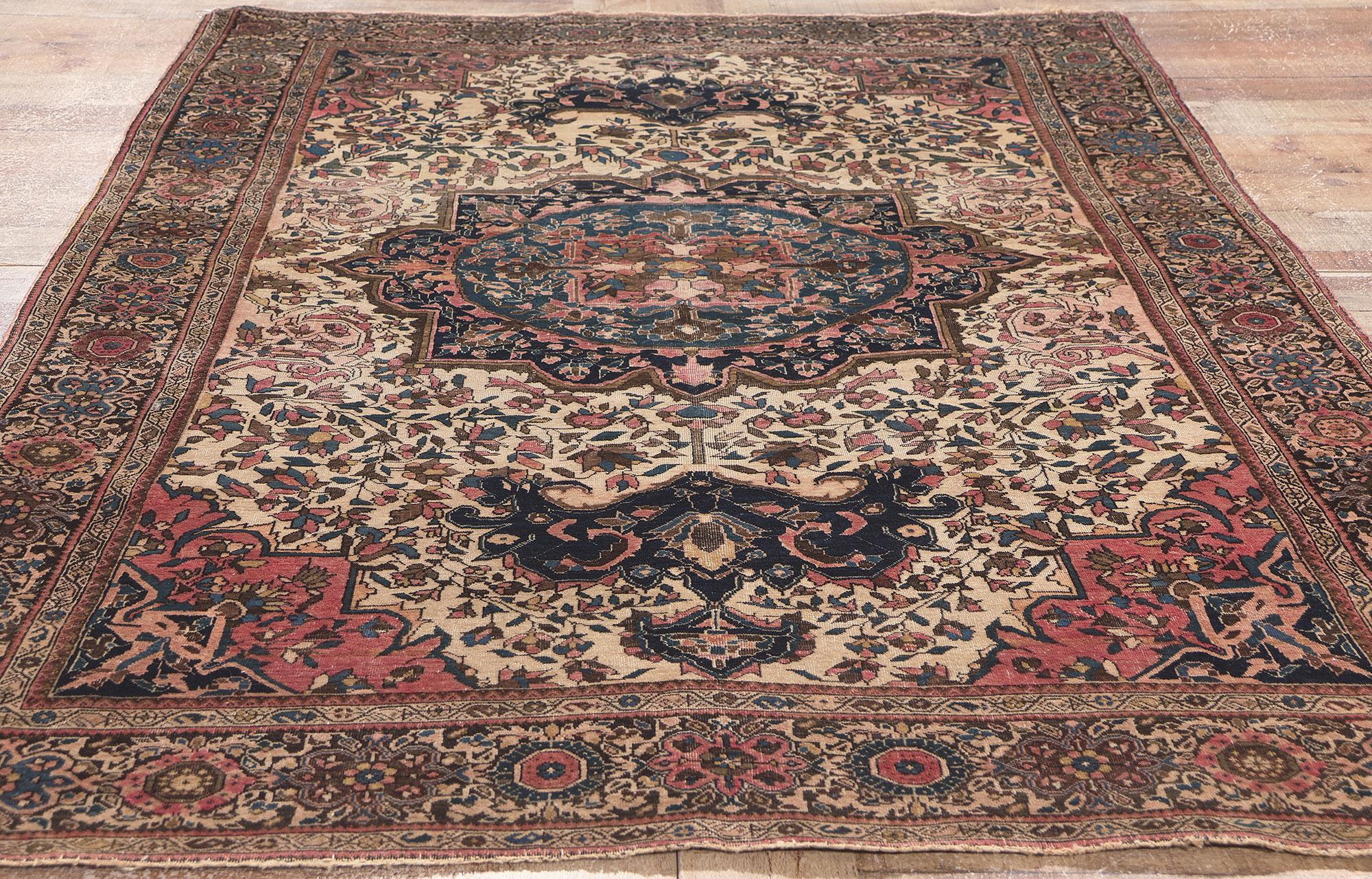 Small Antique Persian Sarouk Rug, Timeless Style Meets Enduring Charm For Sale 1