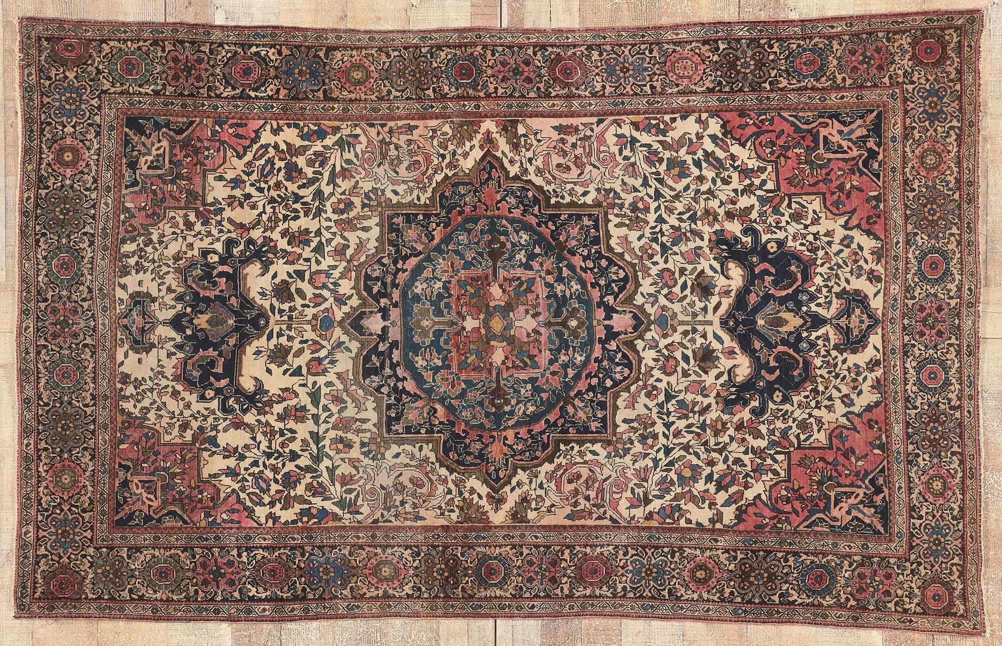 Small Antique Persian Sarouk Rug, Timeless Style Meets Enduring Charm For Sale 2