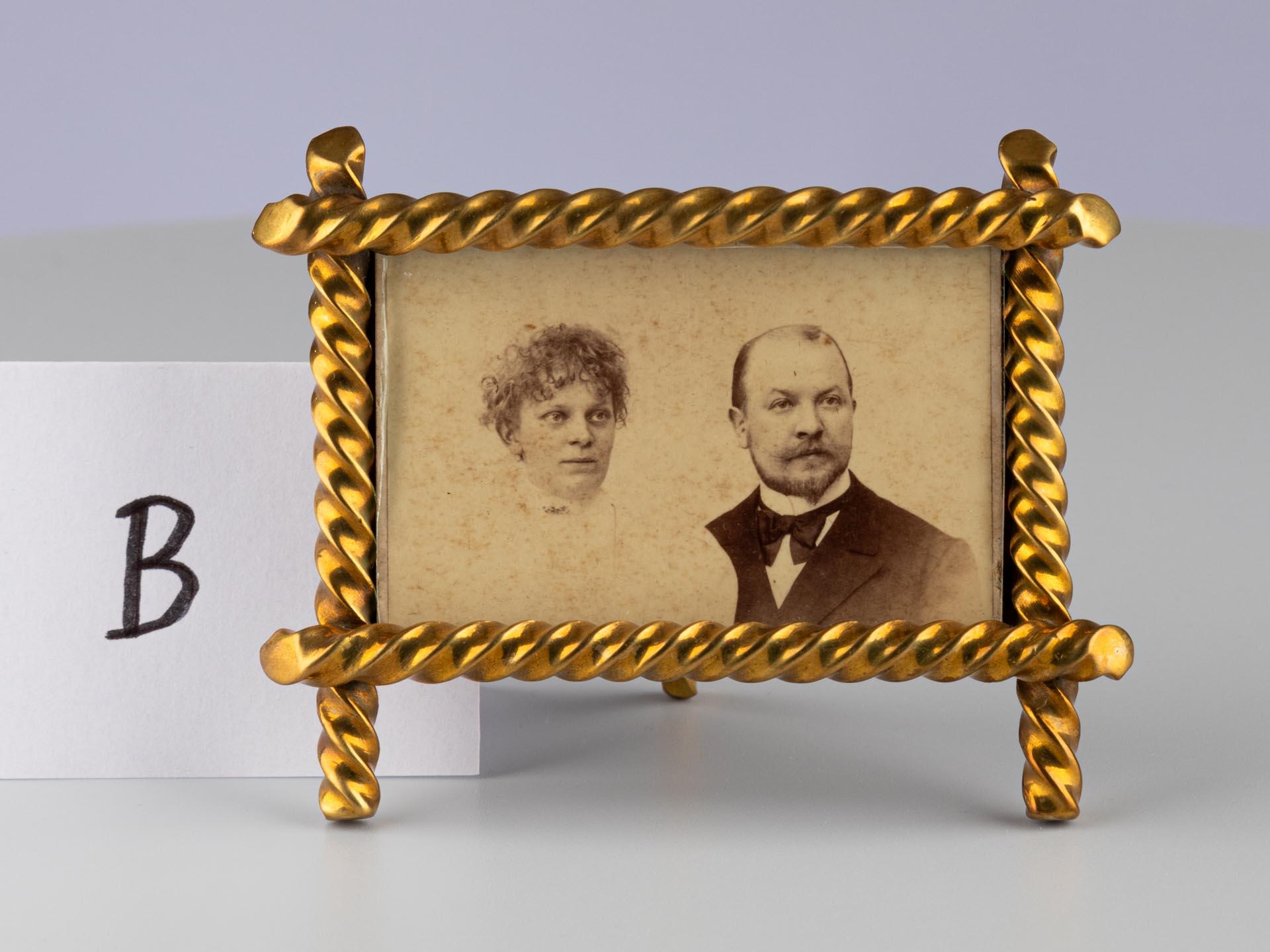 Small Antique Picture Frame, Rotated Photo Frame, France, Circa 1880, 7 x 4 cm For Sale 1