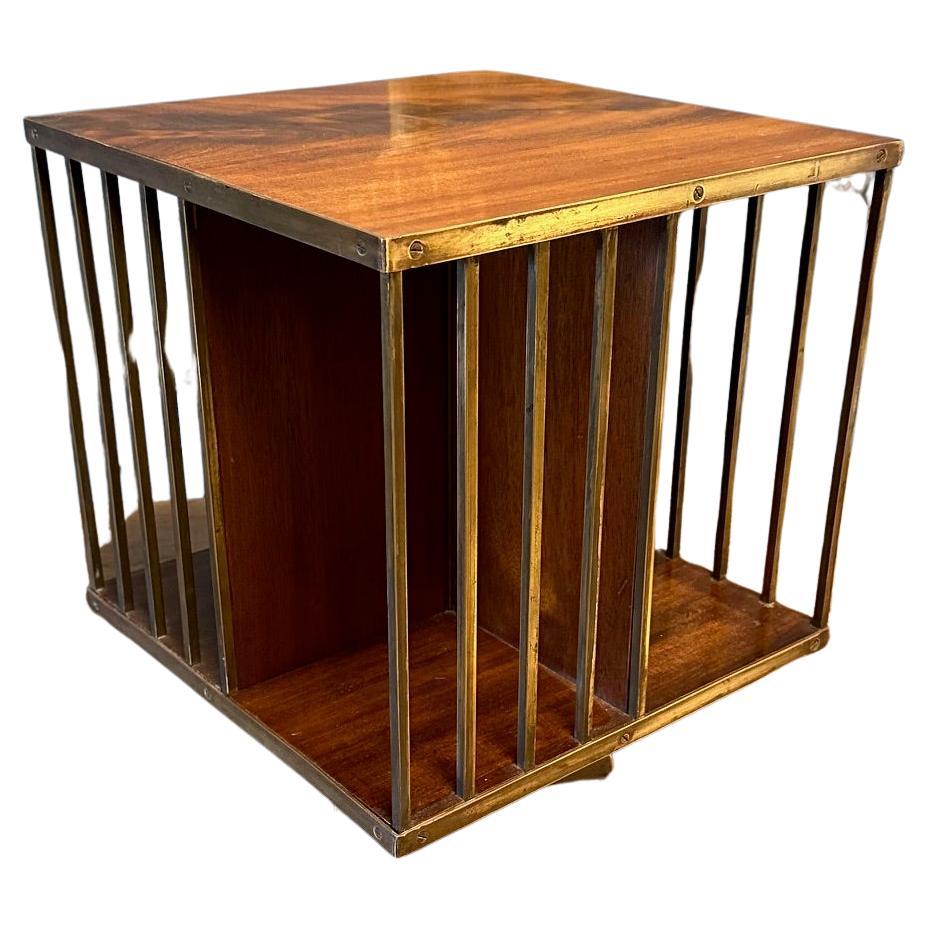 kleines antikes drehbares Bücherregal im Angebot