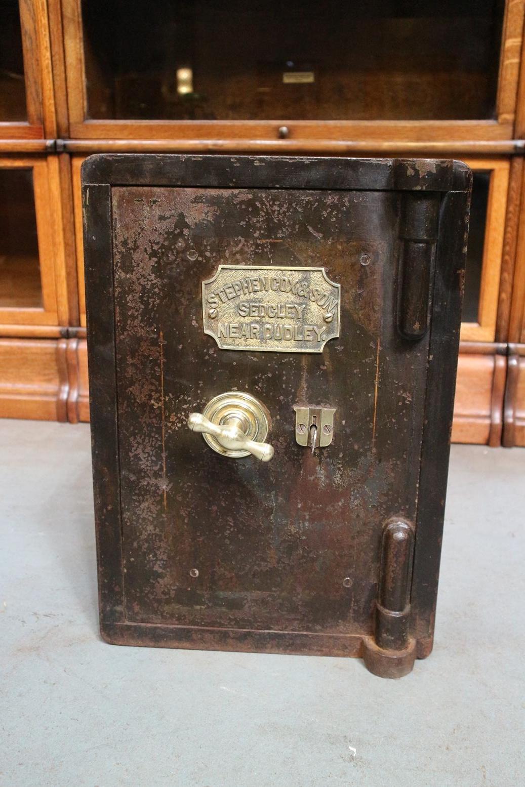 Nice little antique safe. In good condition, with key and working lock.
Inside is wooden drawer, not original drawer.
Origin: England, Sedgley
Creator: Stephen Cox & Son
Size: 36cm x 35cm x H 50cm.