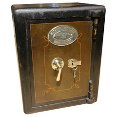 Kleiner antiker Safe