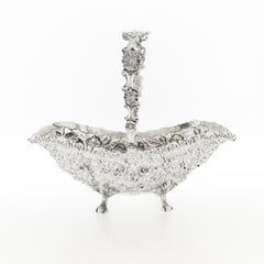 Petit panier ancien en argent sterling de Schofield Baltimore avec des roses repoussées