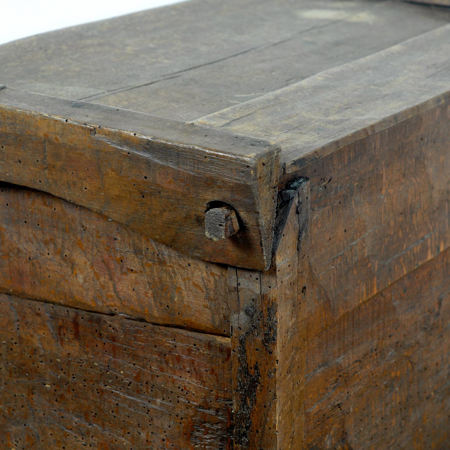 Small Antique Shepherd’s Chest, 1880’s In Fair Condition In Amsterdam, Noord Holland