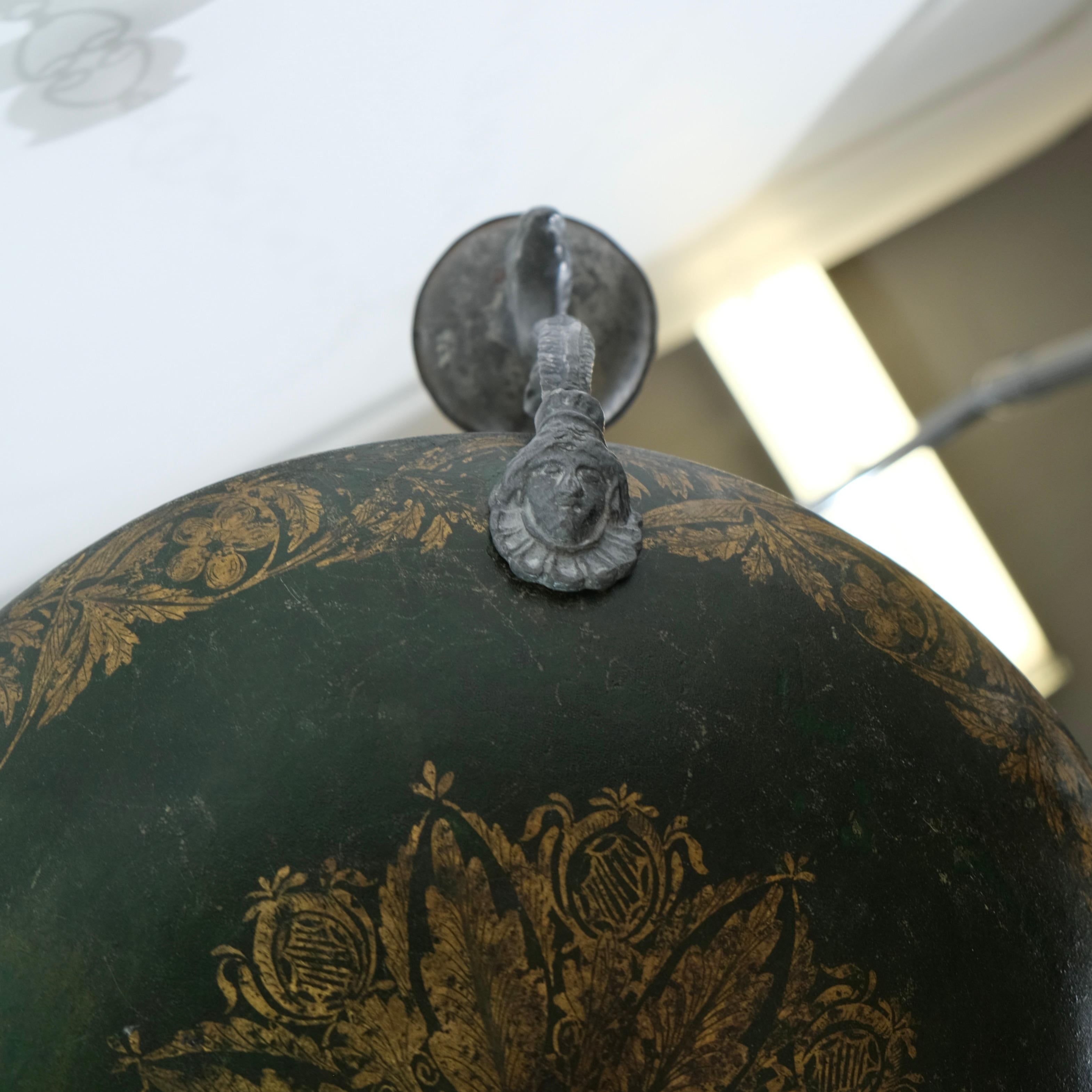 Piccolo lampadario antico svedese a 3 luci, inizio XIX sec. 8